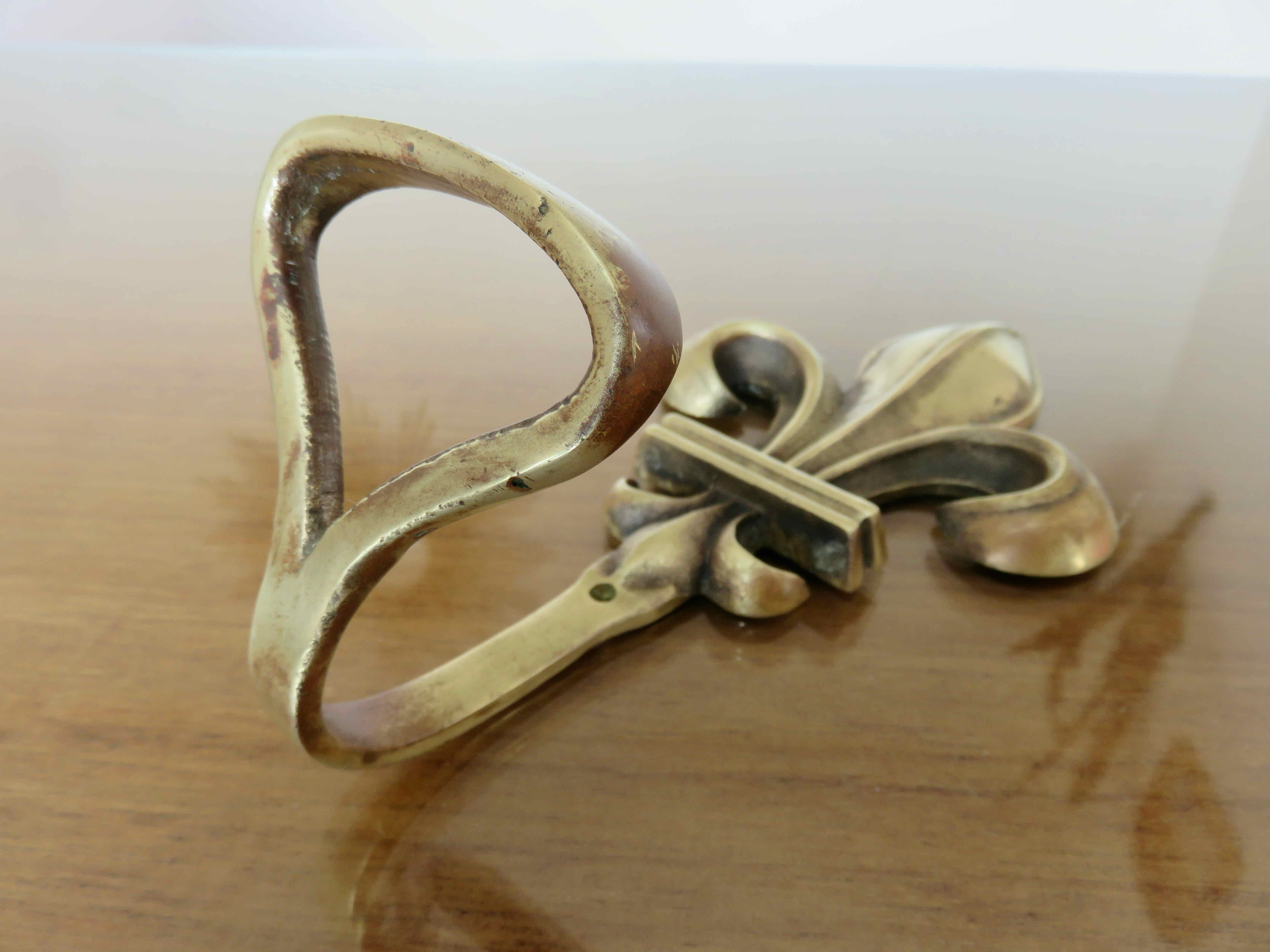 Wall hook fleur de lys bronze 20s 30s