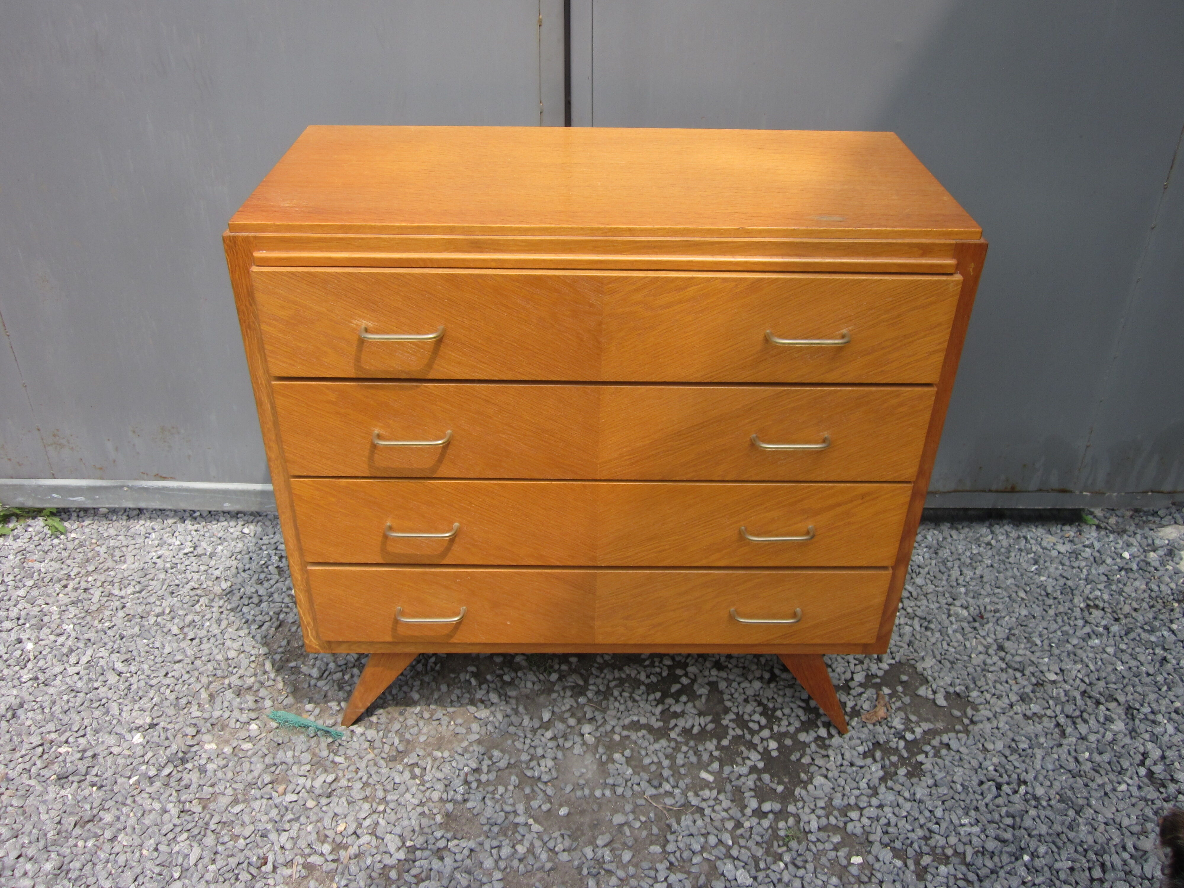 Commode vintage a pieds compas
