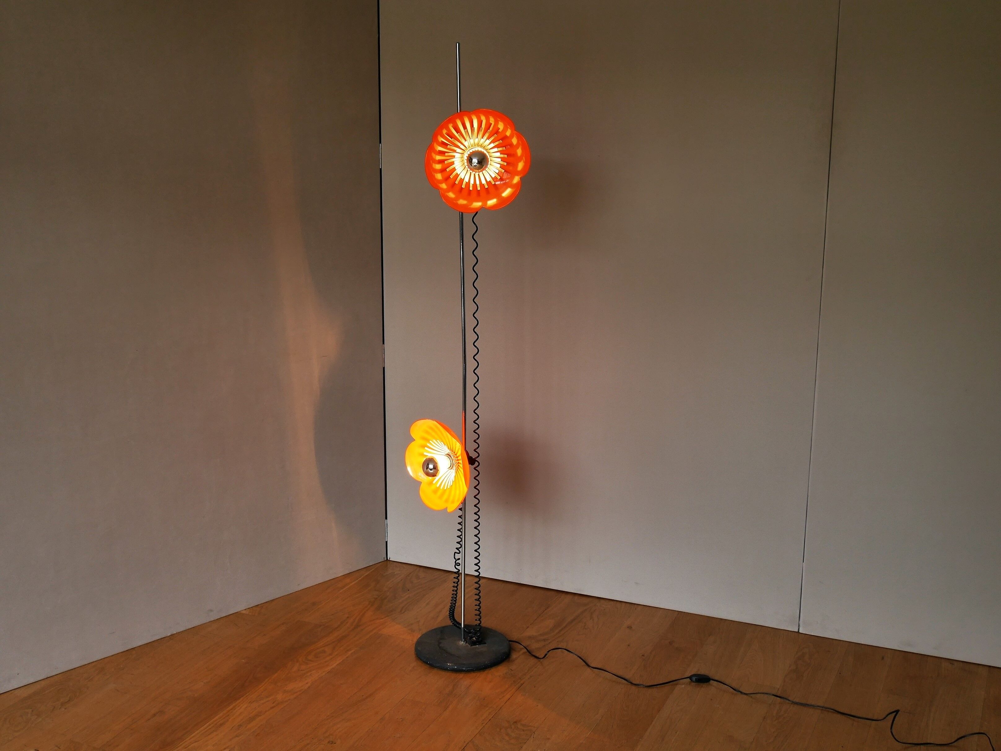 Lamppost flowers design seventies