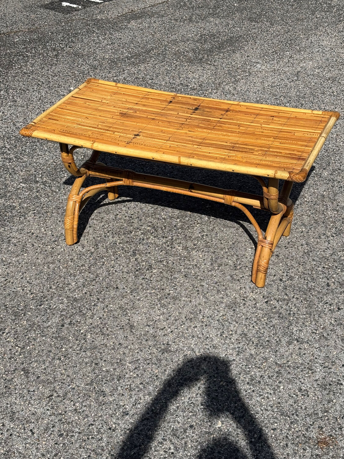 Table basse en bambou et rotin 1960