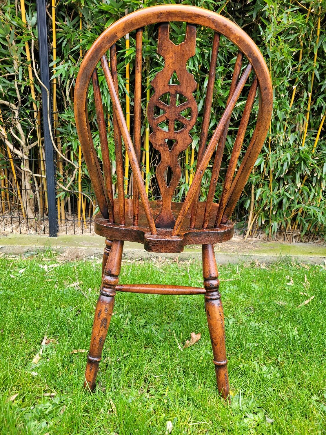 4 Windsor wheelback chairs in dark oak
