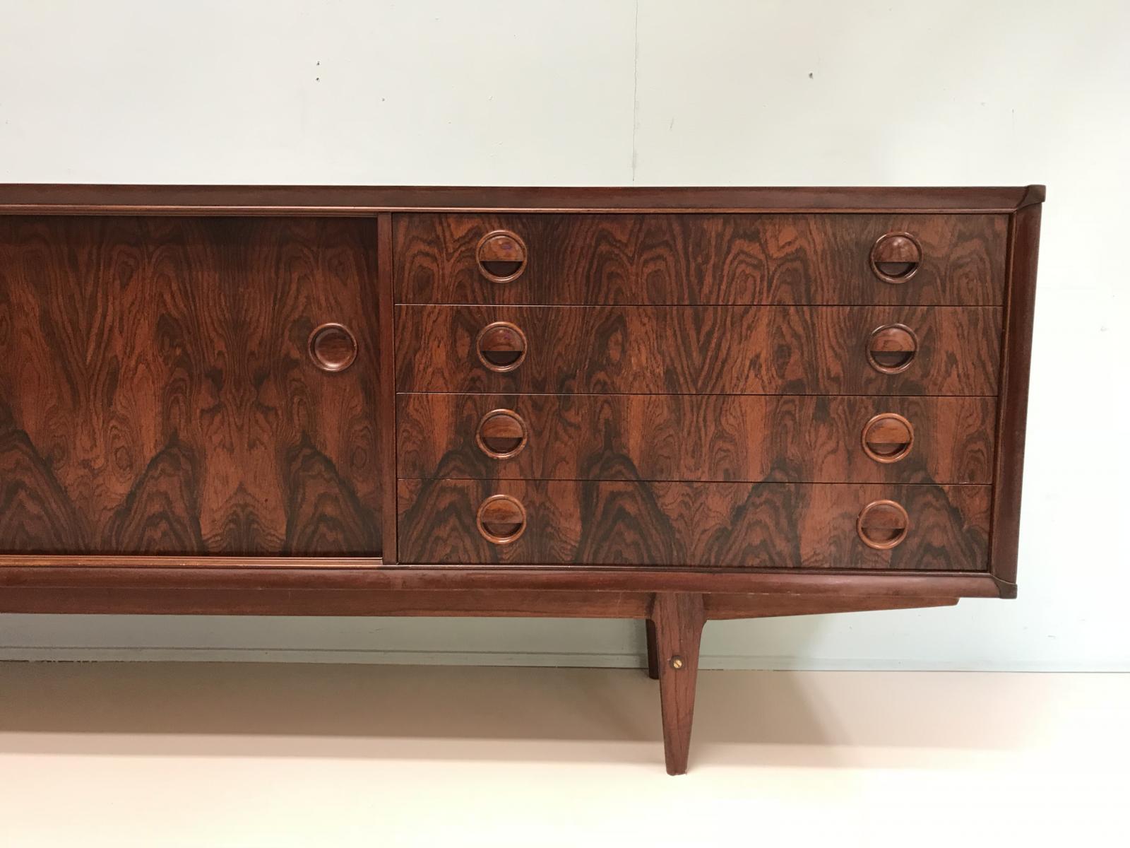 Row s Fristho country down 1960 rosewood