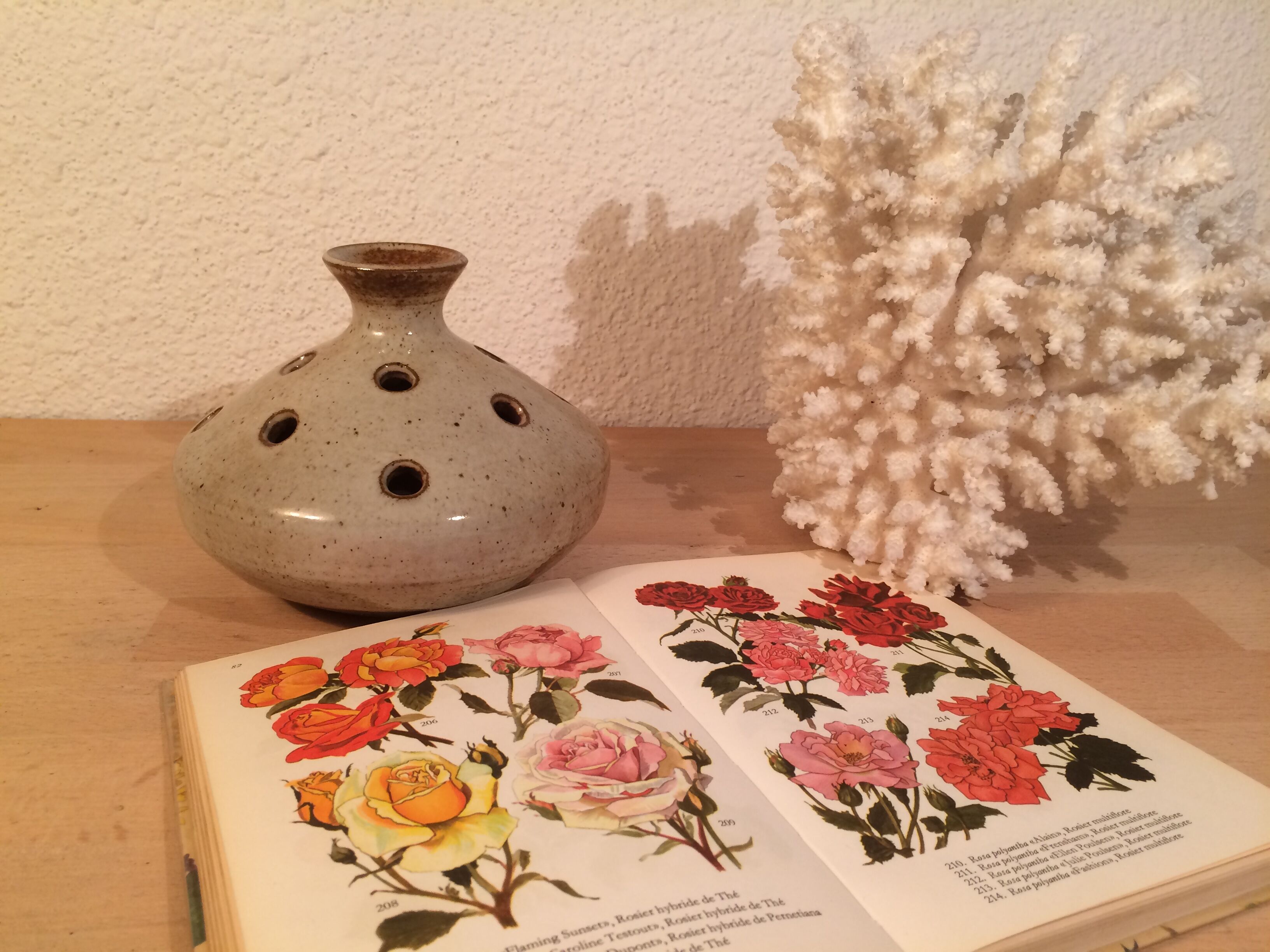 Vase pique flowers sandstone Dehoux JM Luc en Diois