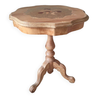 Pedestal table