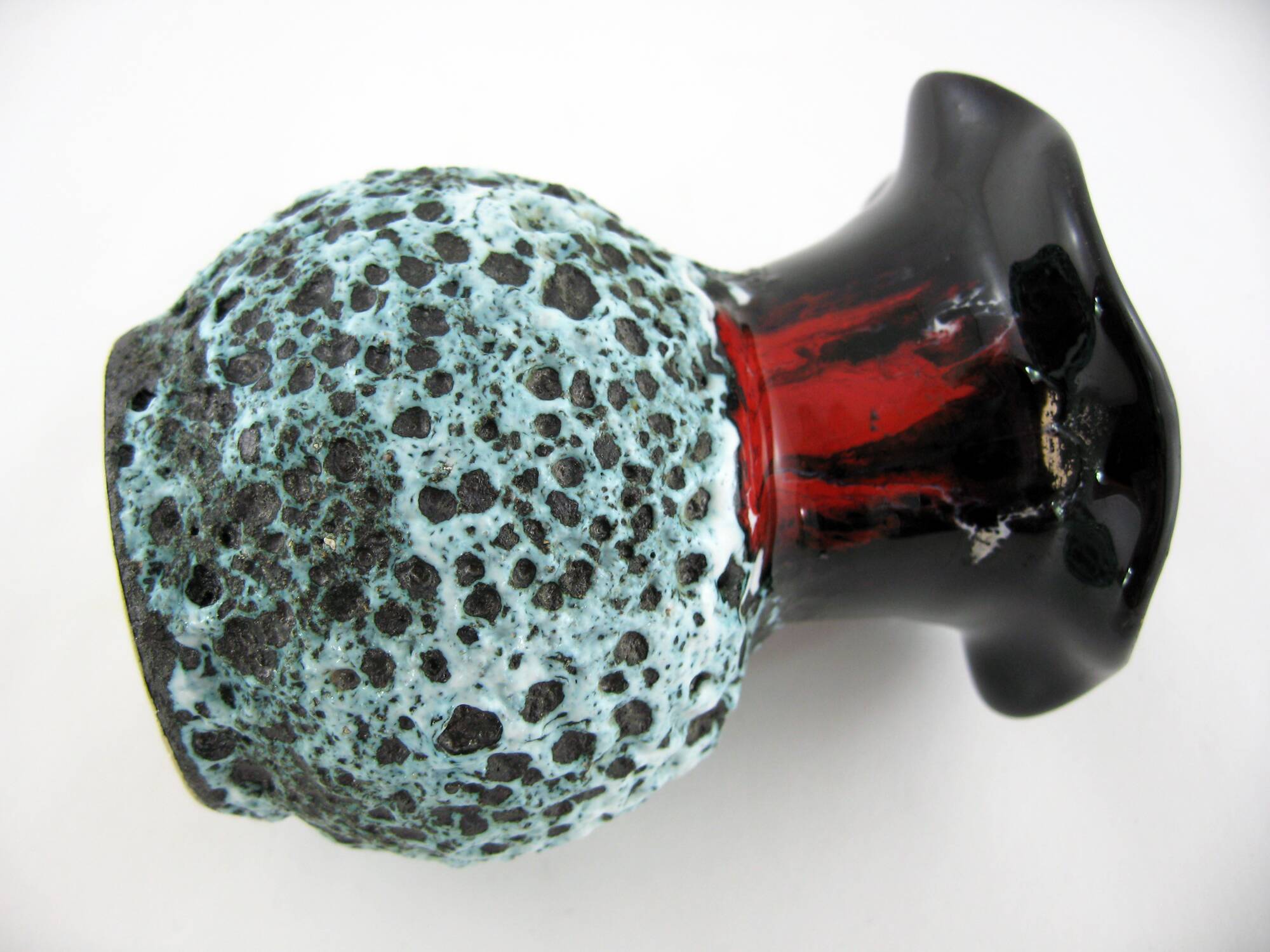 Small corolla vase in black, red and white Fat Lava ceramic - Panassidi Vallauris France - vintage