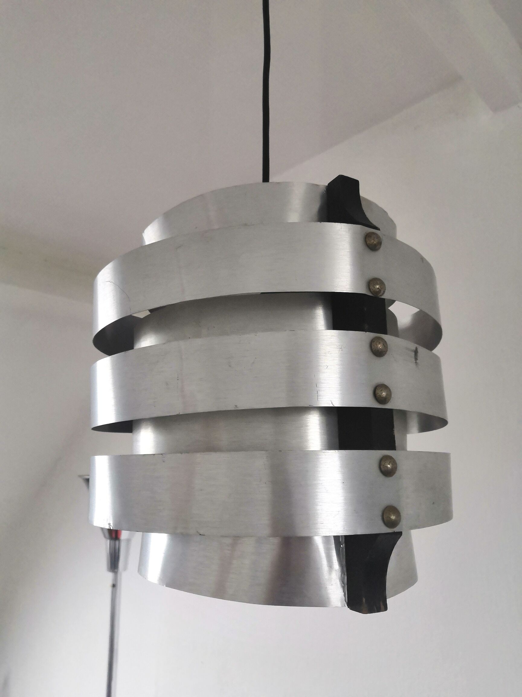 Suspension aluminum and wood design 70s