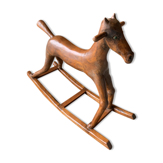 Cheval à bascule en bois