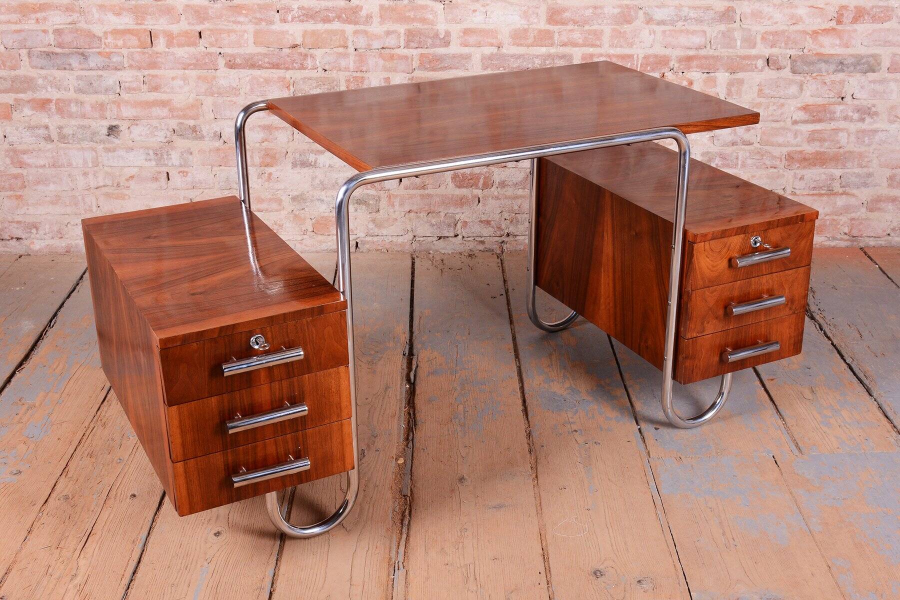 Czech Bauhaus Writing Desk in Walnut attributed to A. Lurcat for Kovona, 1920s