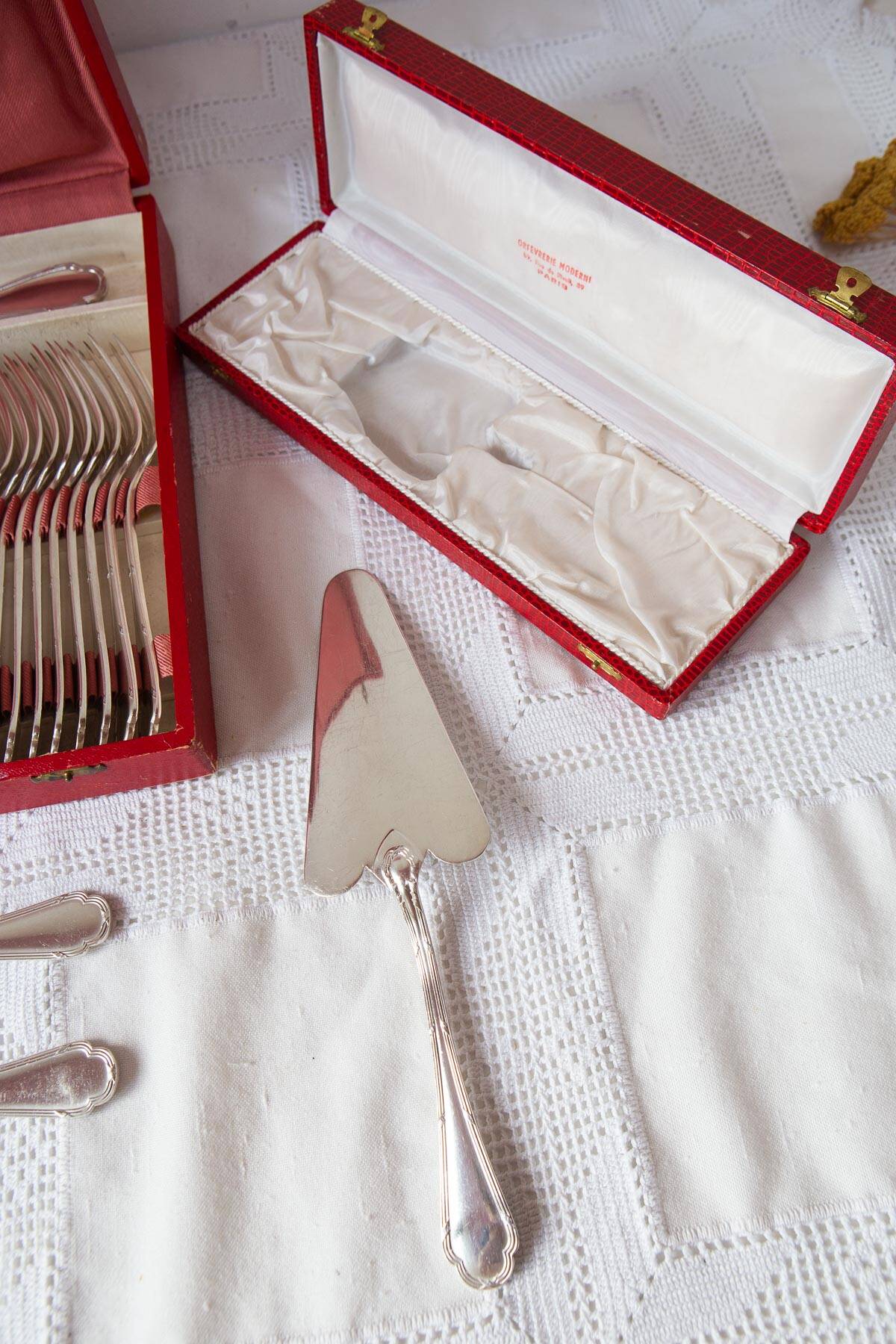 Cutlery set for 12 Ercuis “Trianon”, circa 1940 (40 pieces)