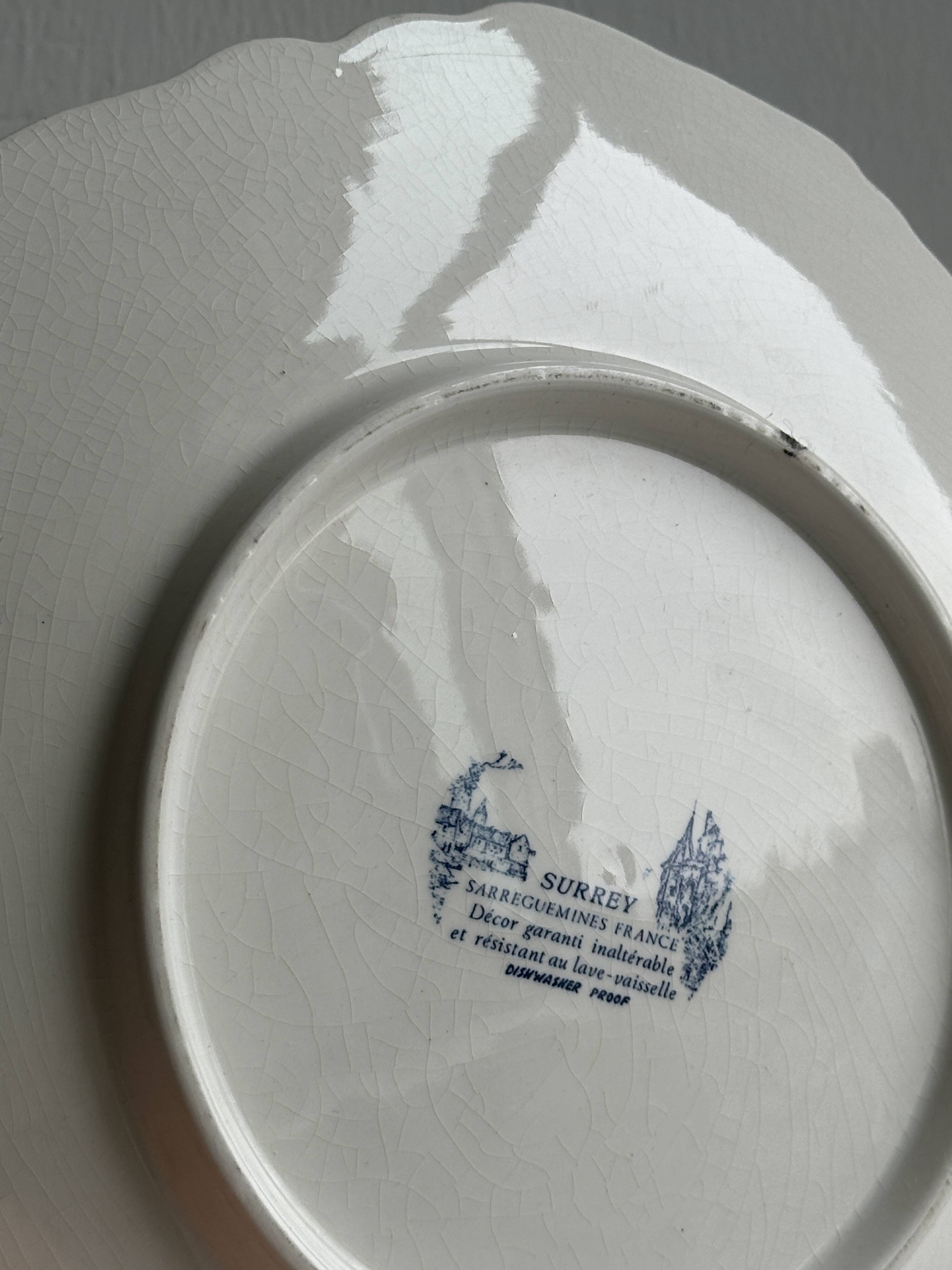 Plate - presentation dish in Sarreguemines earthenware, "Surrey" collection