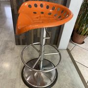 Orange tractor stool, pivoting adjustable mower, Fermigier Mirima 70.