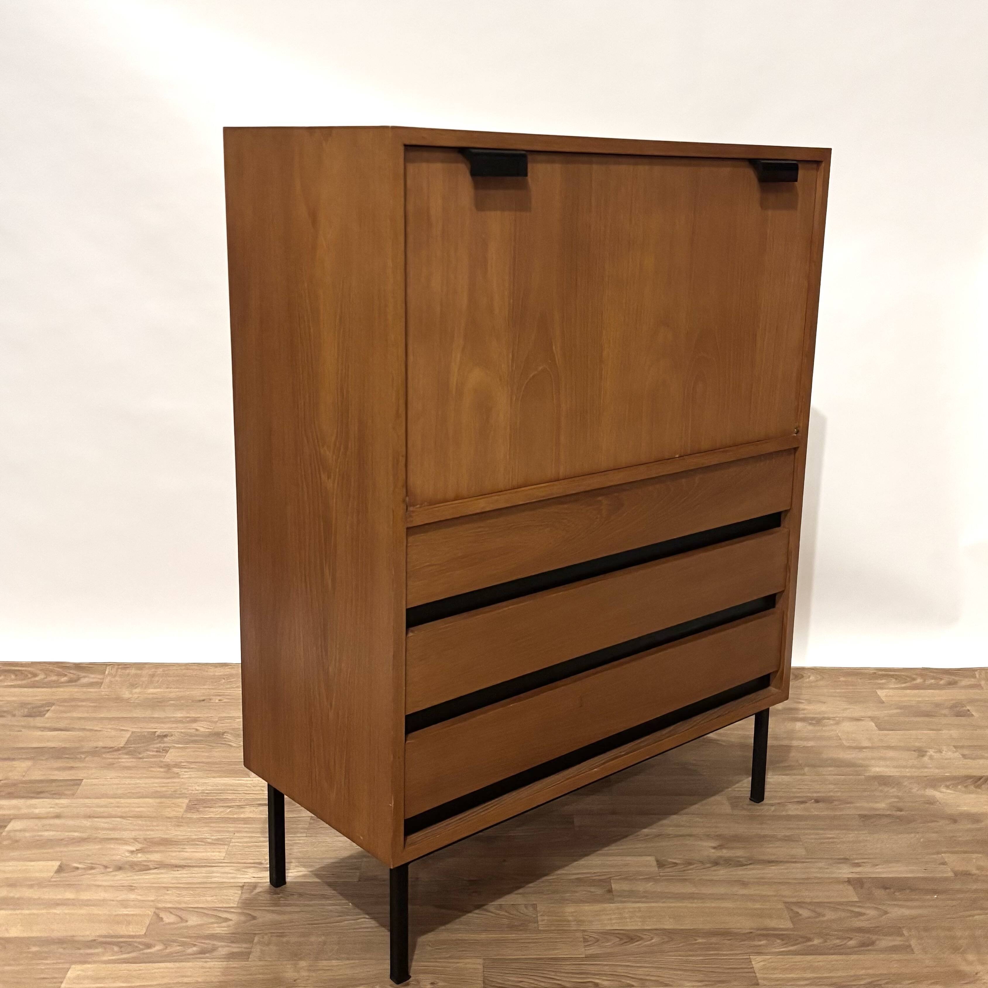 Modernist secretary