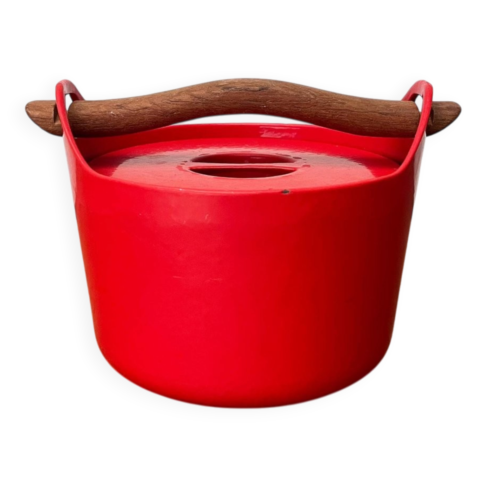 Red enamelled cast iron pot in mid-century style with teak handle by Timo Sarpaneva for Rosenlew of Finland, 1960s.