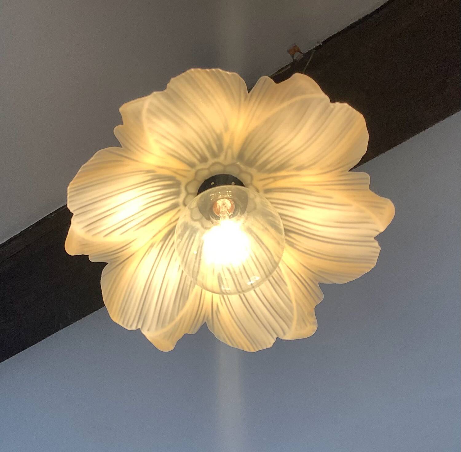 Vintage flower pendant light