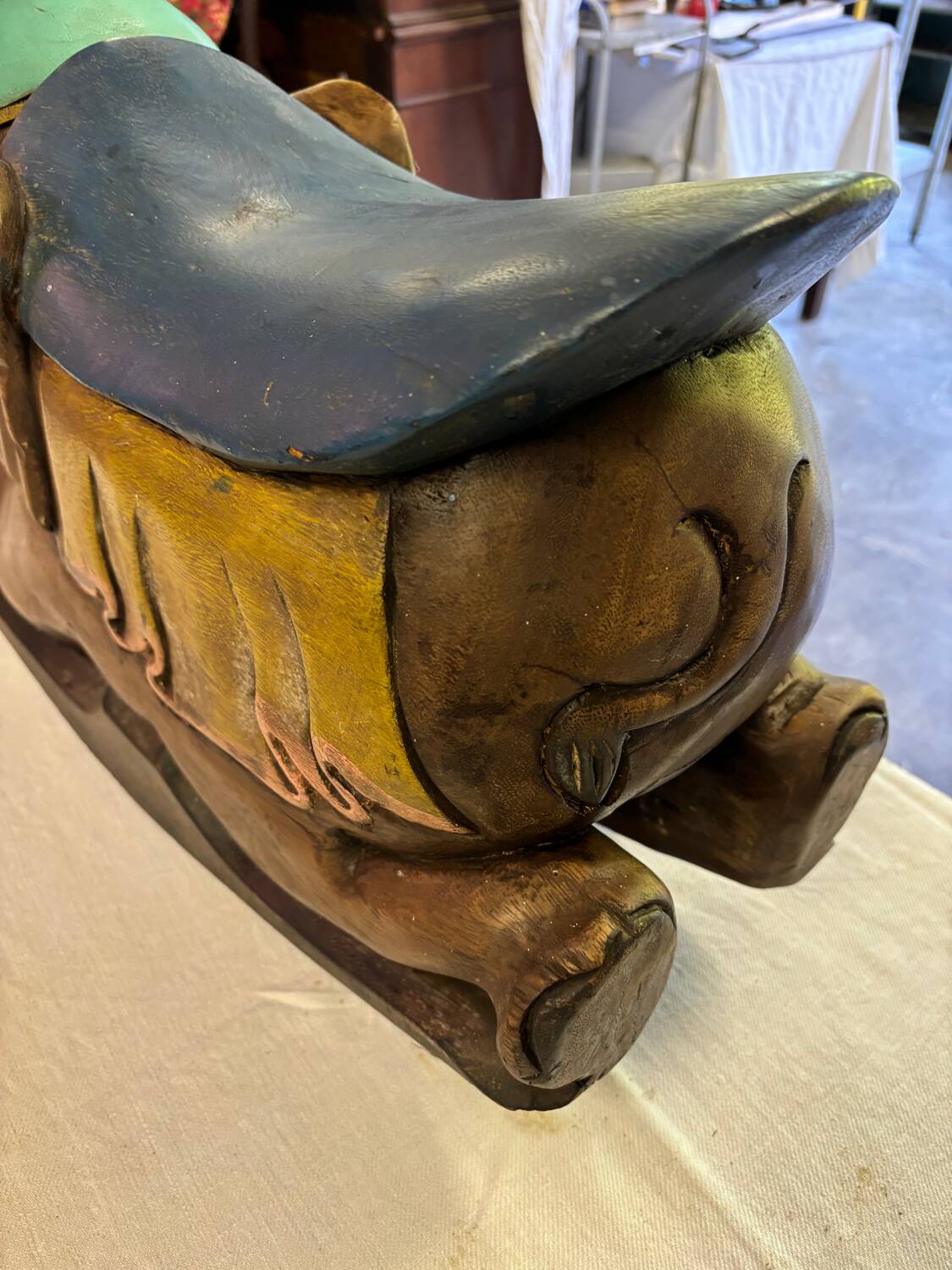 Éléphant en bois à bascule