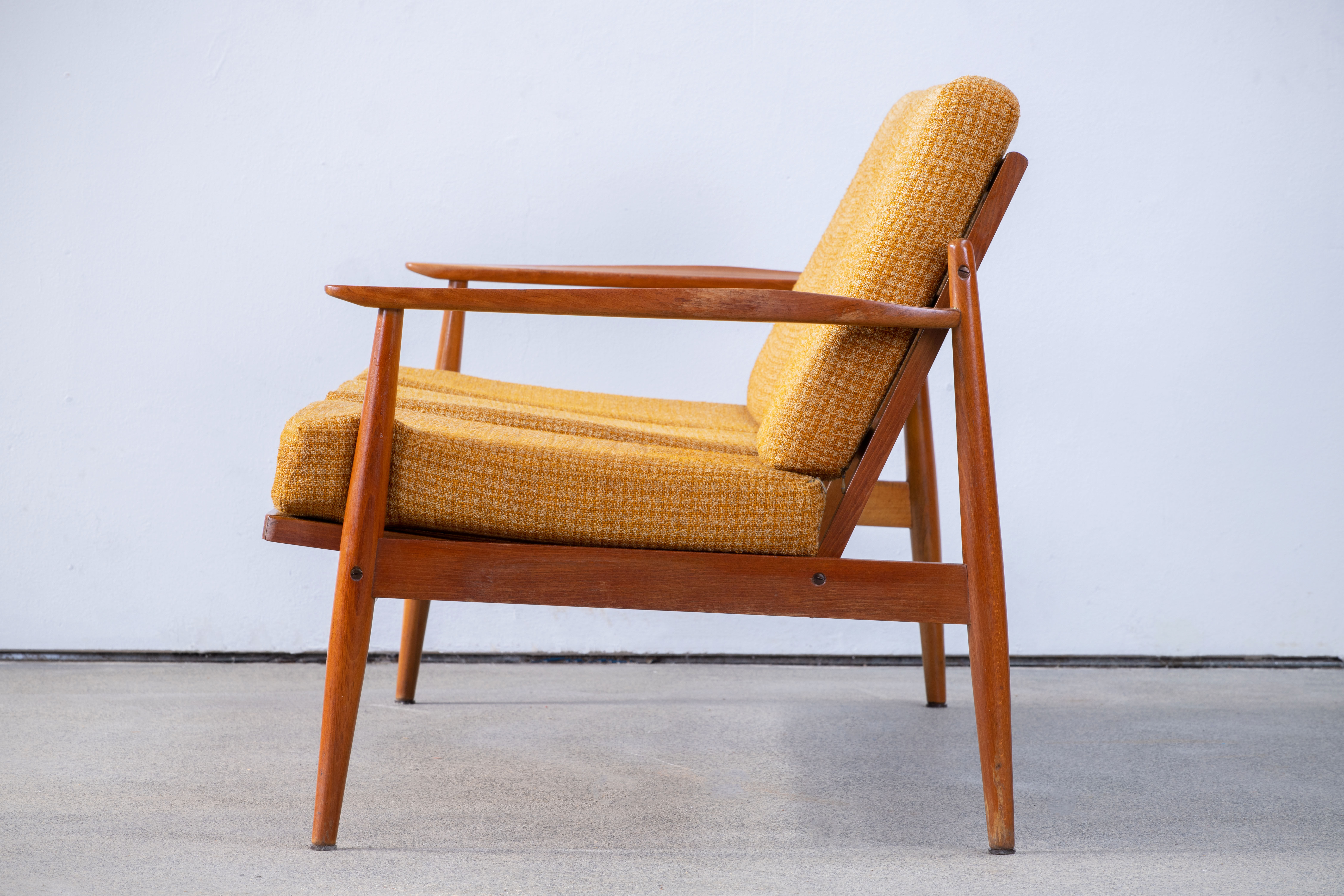 Vintage Scandinavian Sofa – 174.5 cm