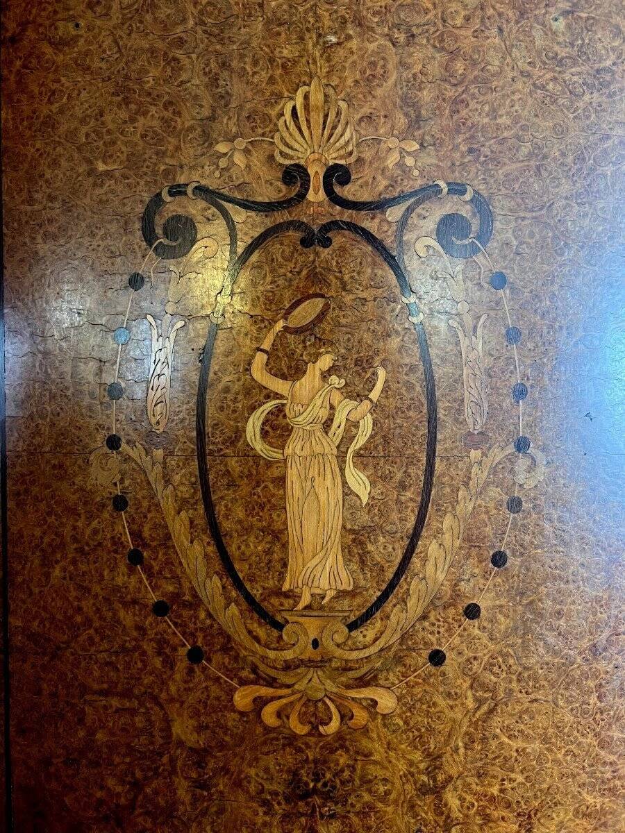 bibliothèque vitrine de style Louis XVI en marquéterie