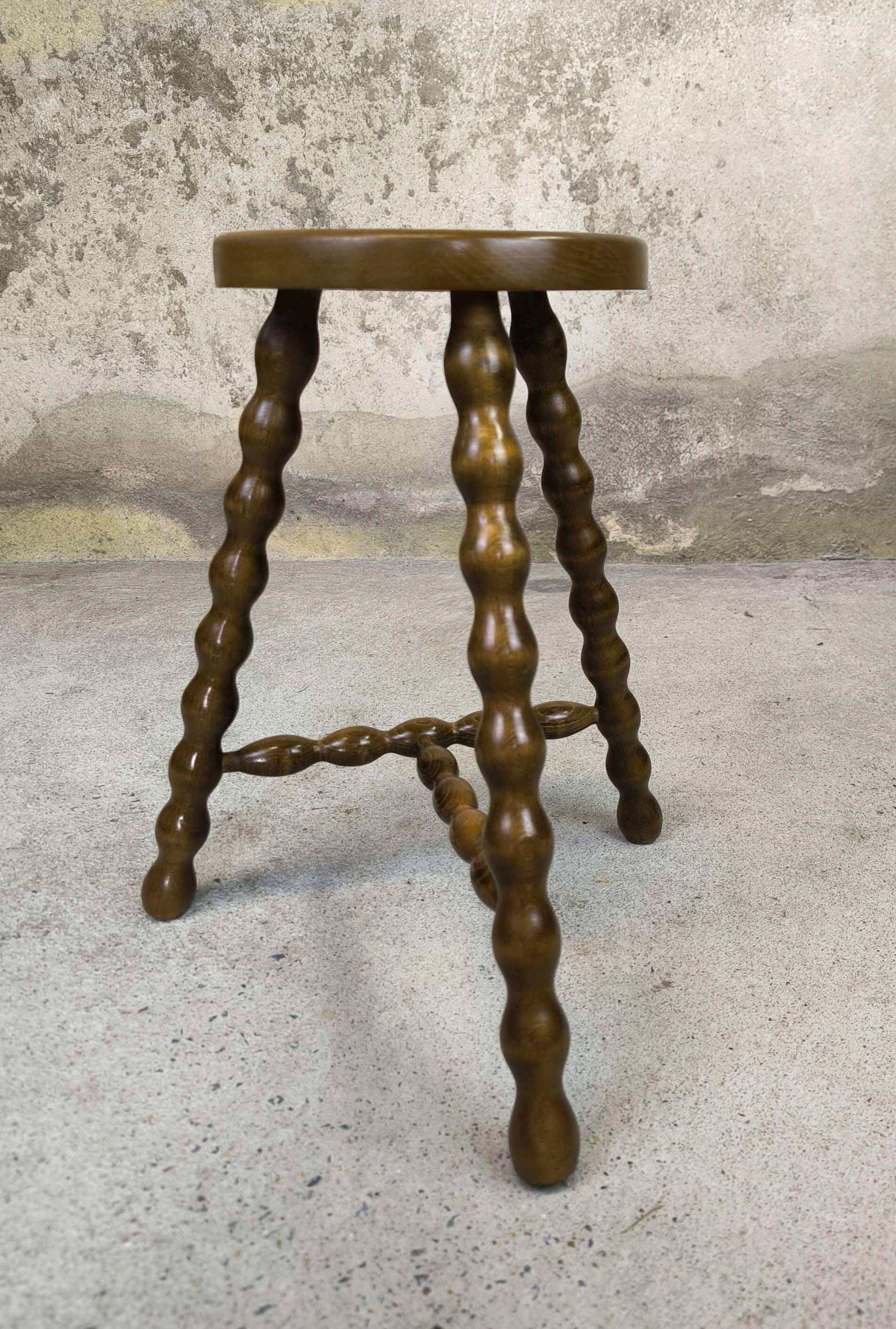 Tabouret tripode vintage pieds perlés en bois