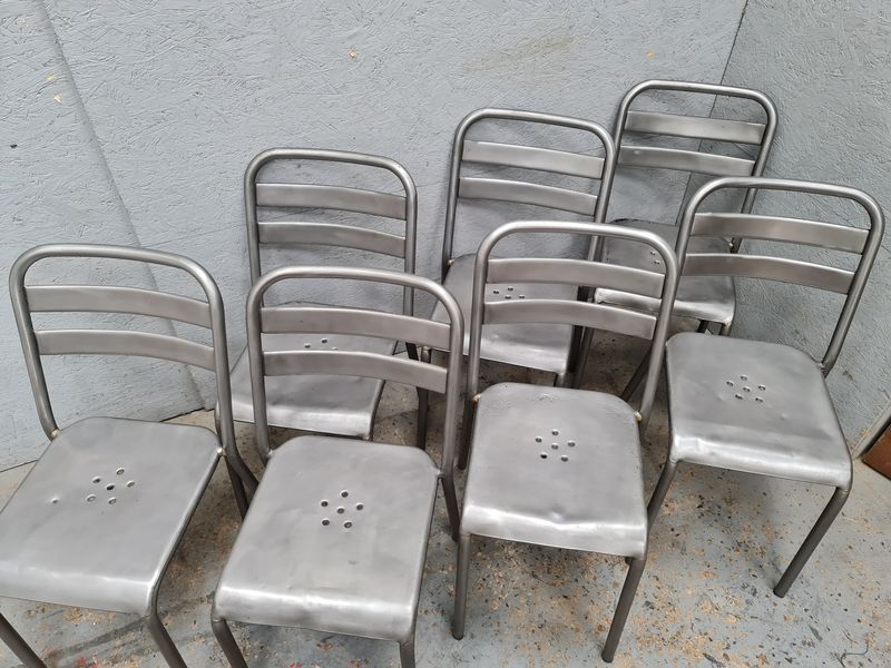 Série de six chaises Tolix patine graphite