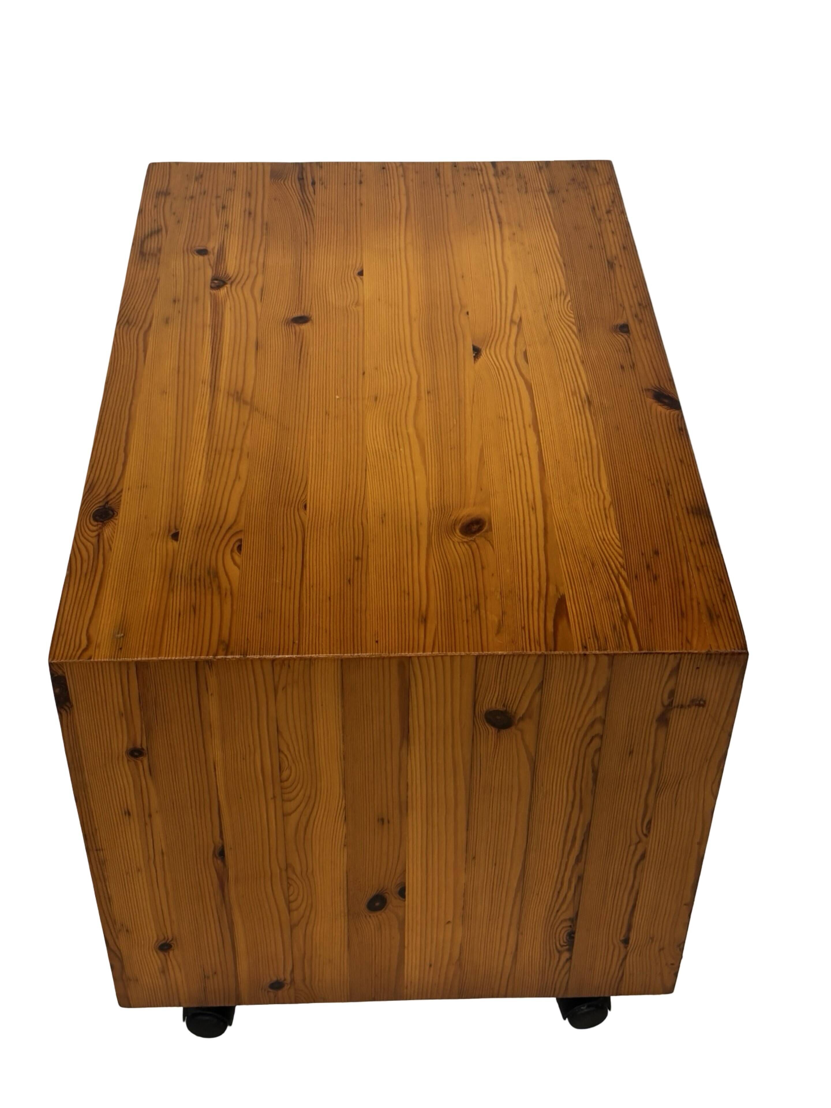 Table de chevet en pin, années 70