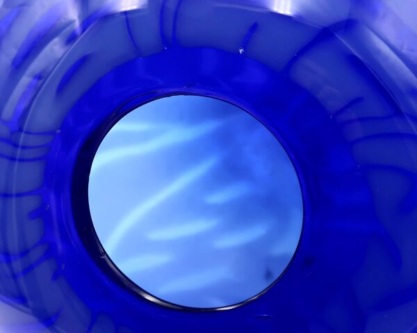Imposant vase bleu en verre soufflé de Nicolas Morin