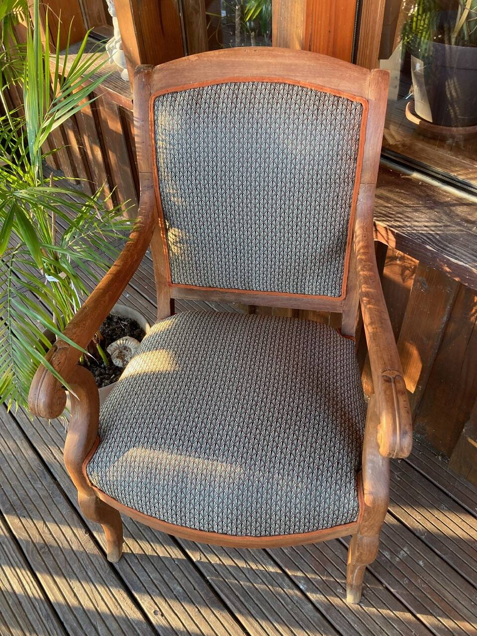 Antique Regency style armchair with complete restoration of the seat