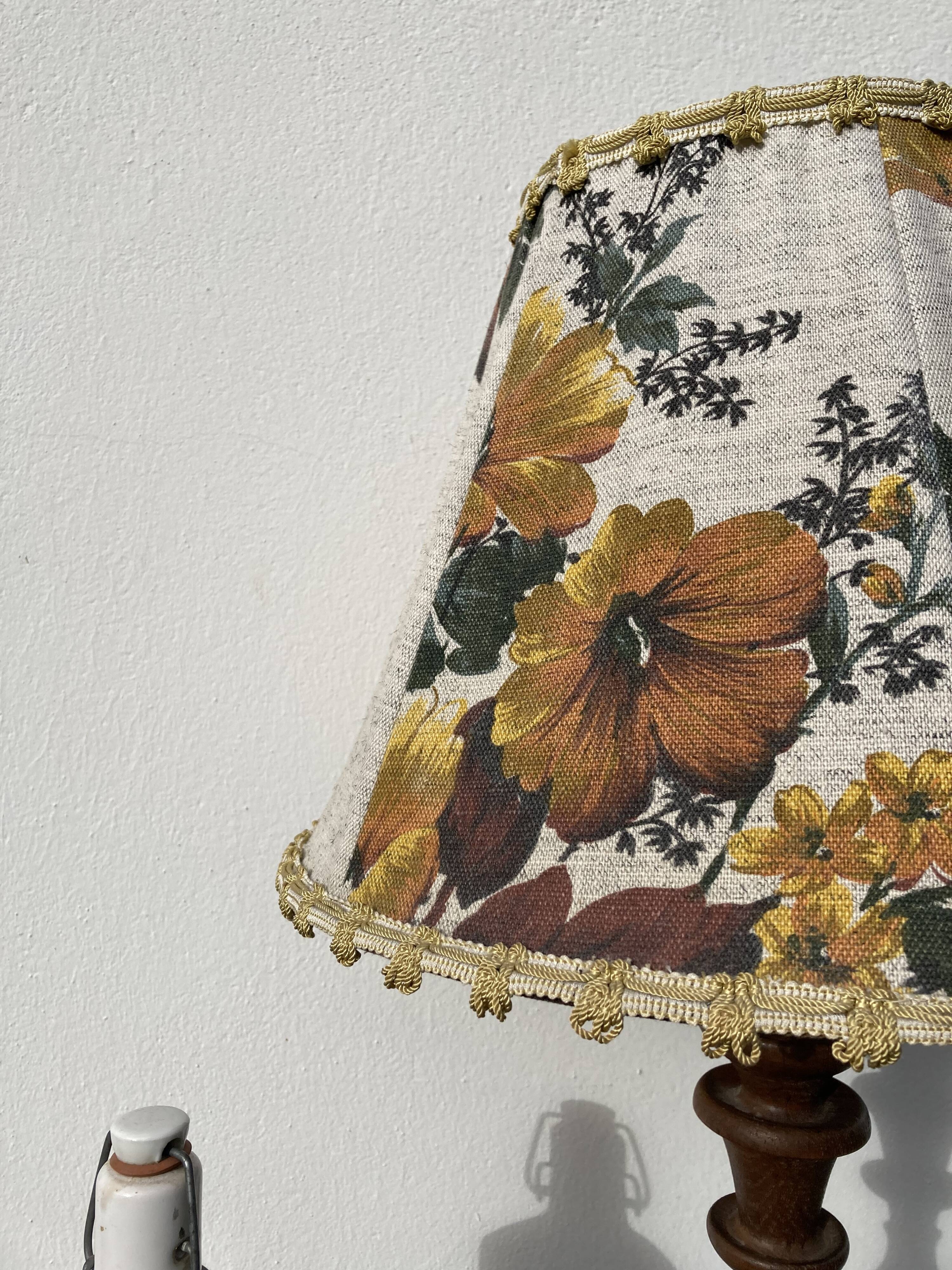 Lampe en bois tourné 70 abat jour fleur vintage