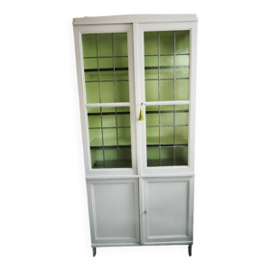 Armoire vitrine parisienne