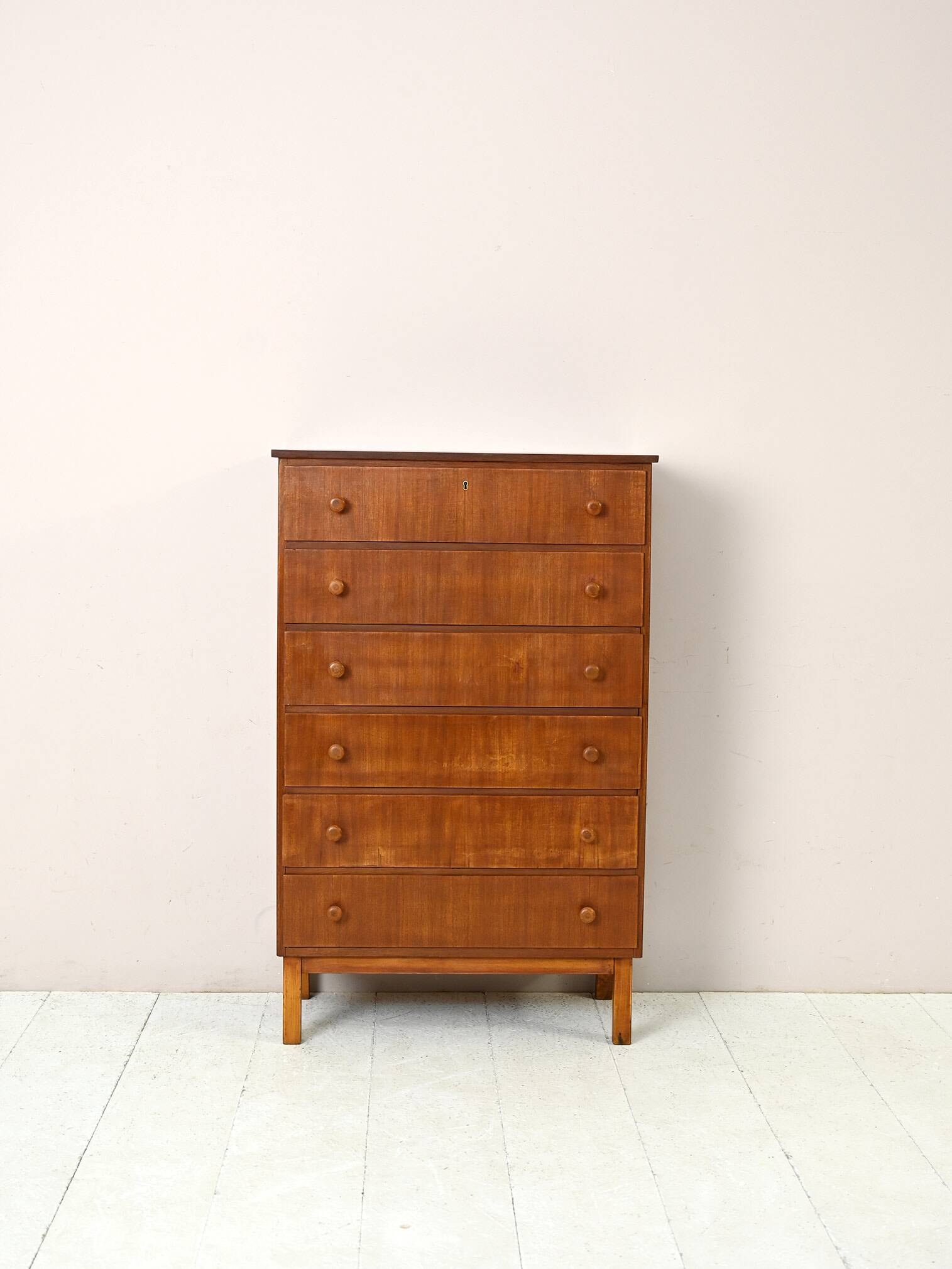 Scandinavian chest of drawers with 6 drawers