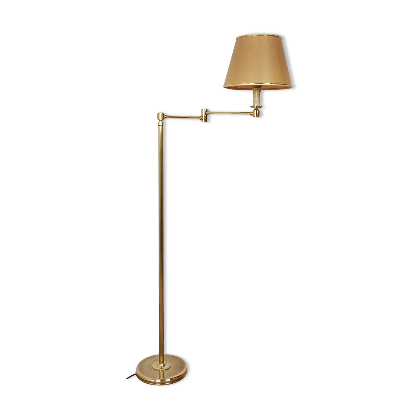 Brass e-reader floor lamp