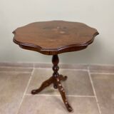 Tripod pedestal table