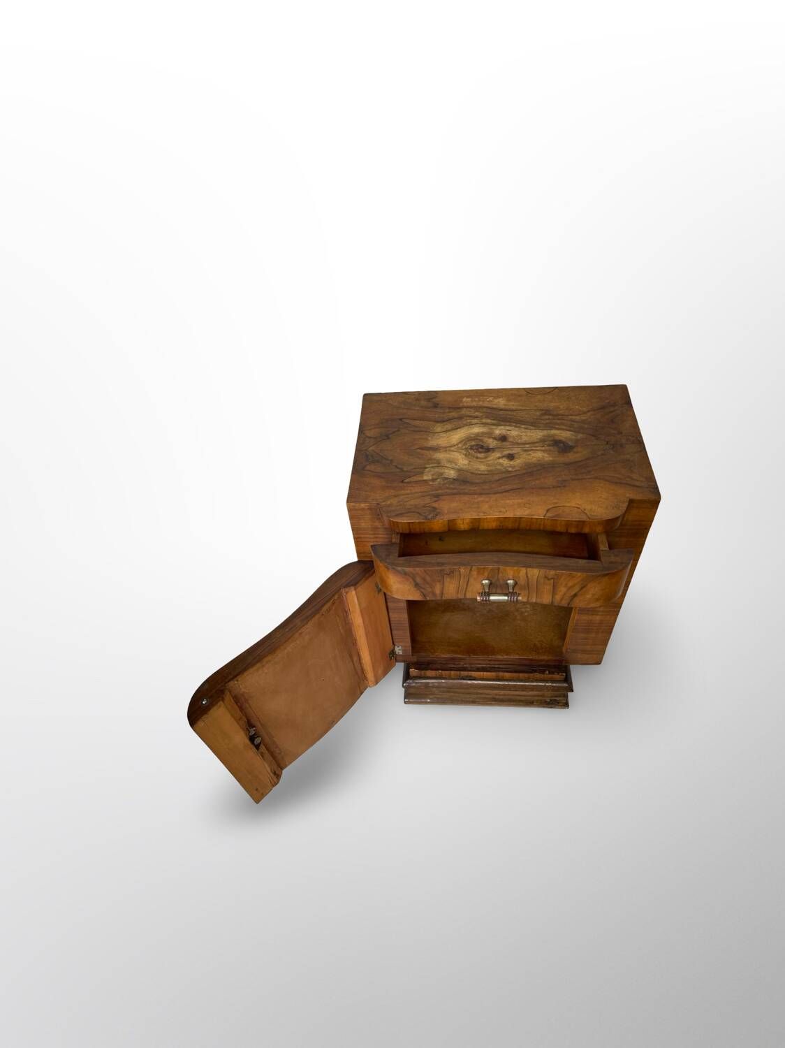 Tables de chevet Art déco italiennes en ronce de noyer, années 1930.