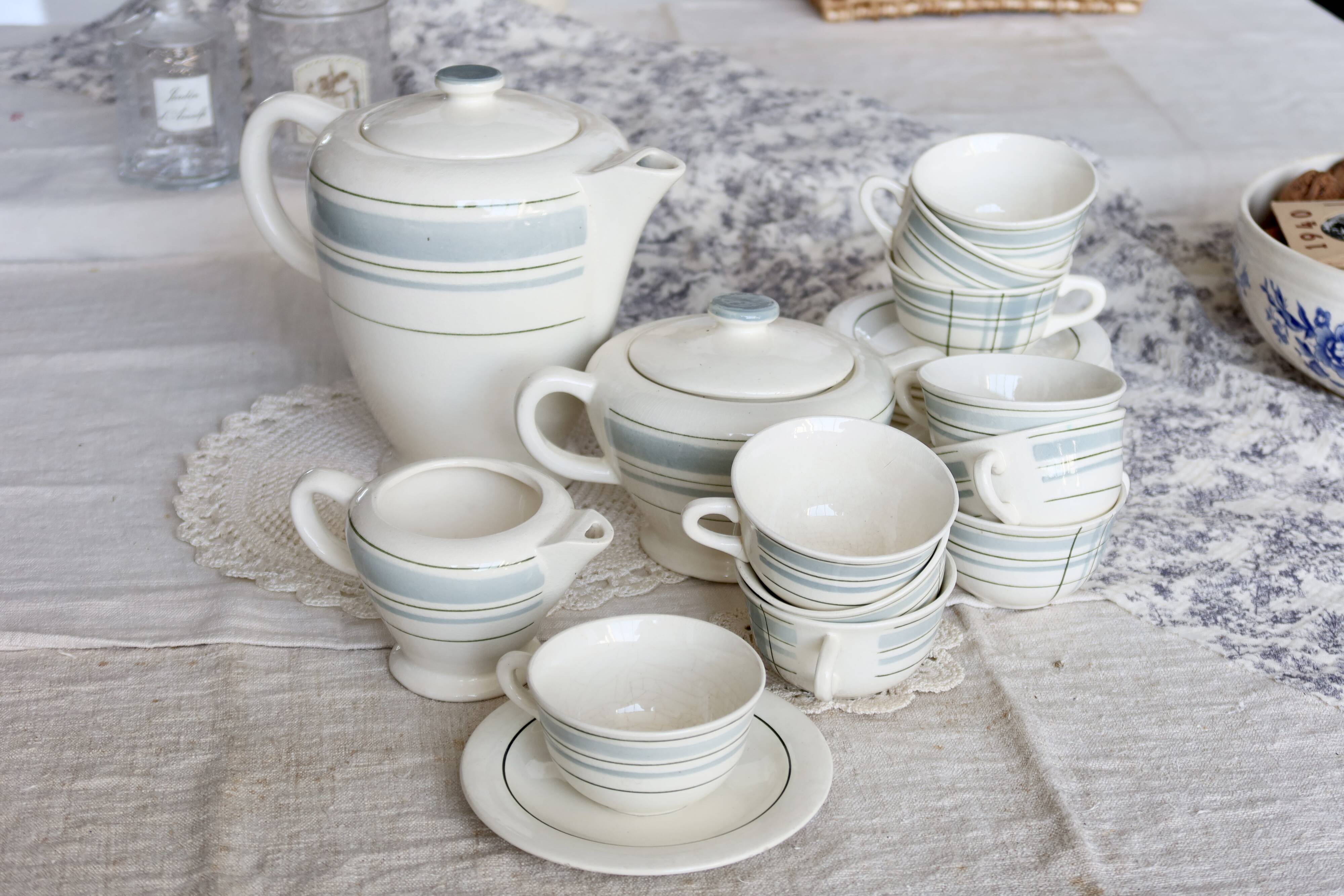 Vintage 10-person coffee set with Salins earthenware and geometric design