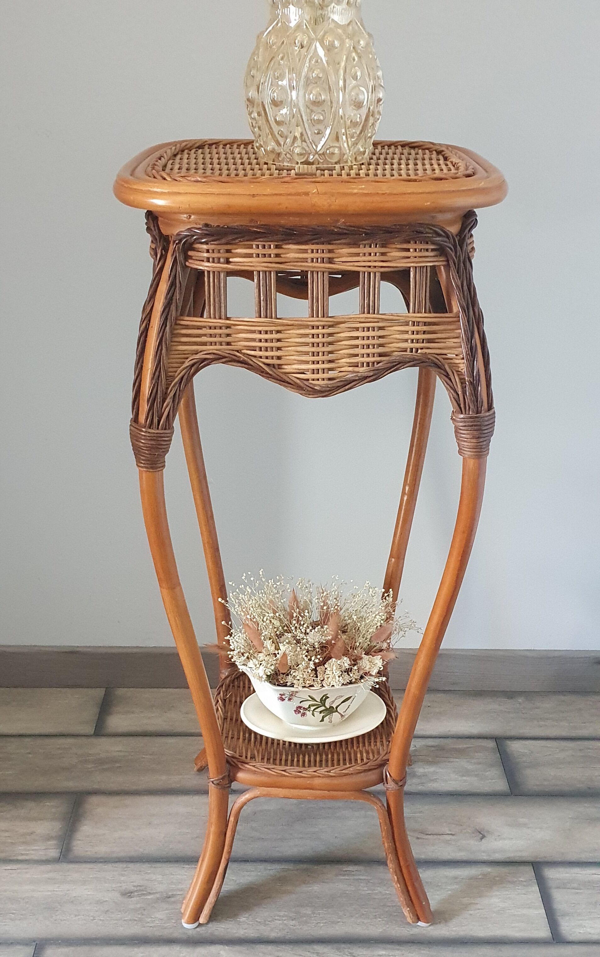 Rattan plant holder
