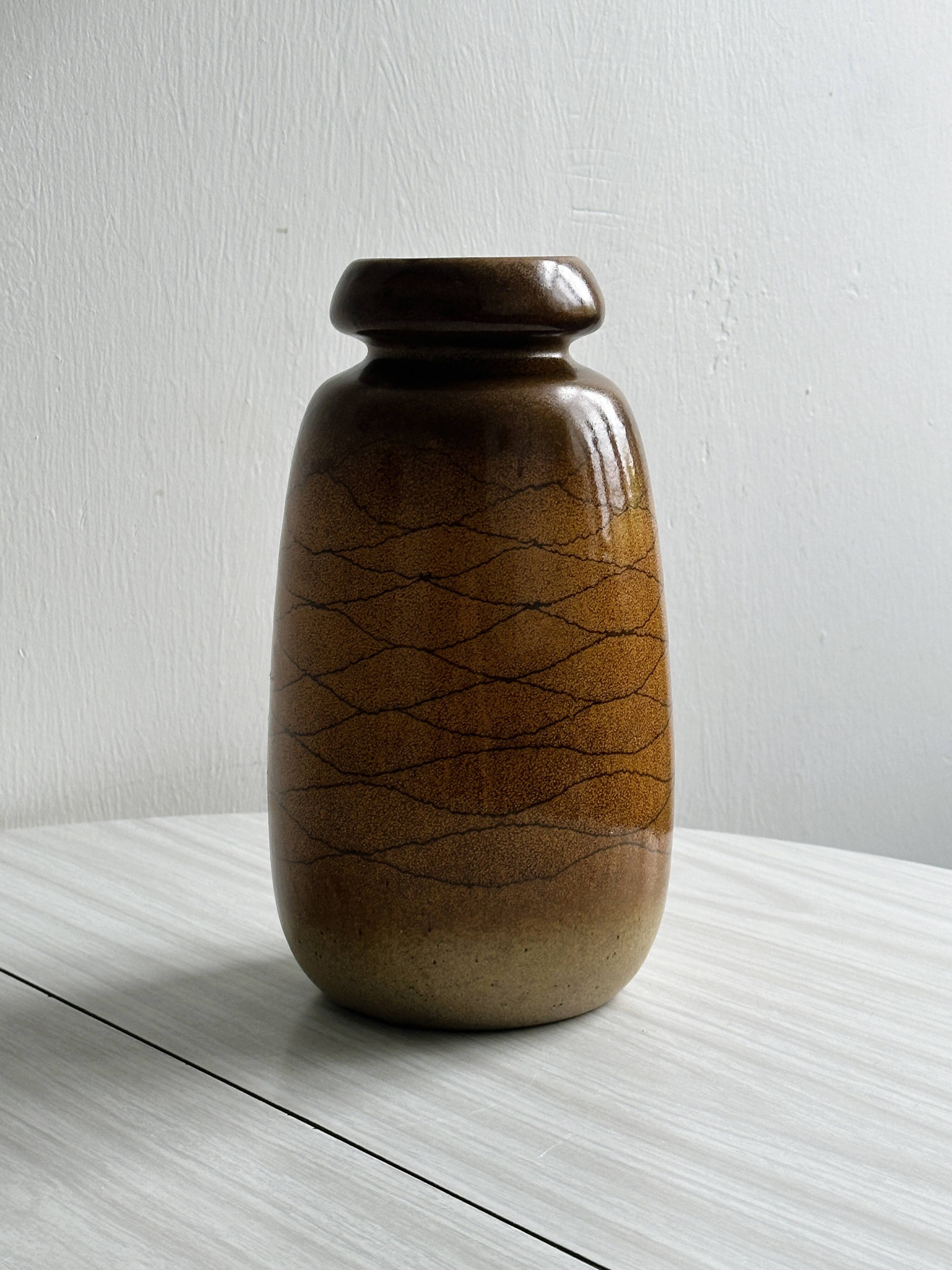 Vase ancien en céramique d'Allemagne de l'Est 1970.