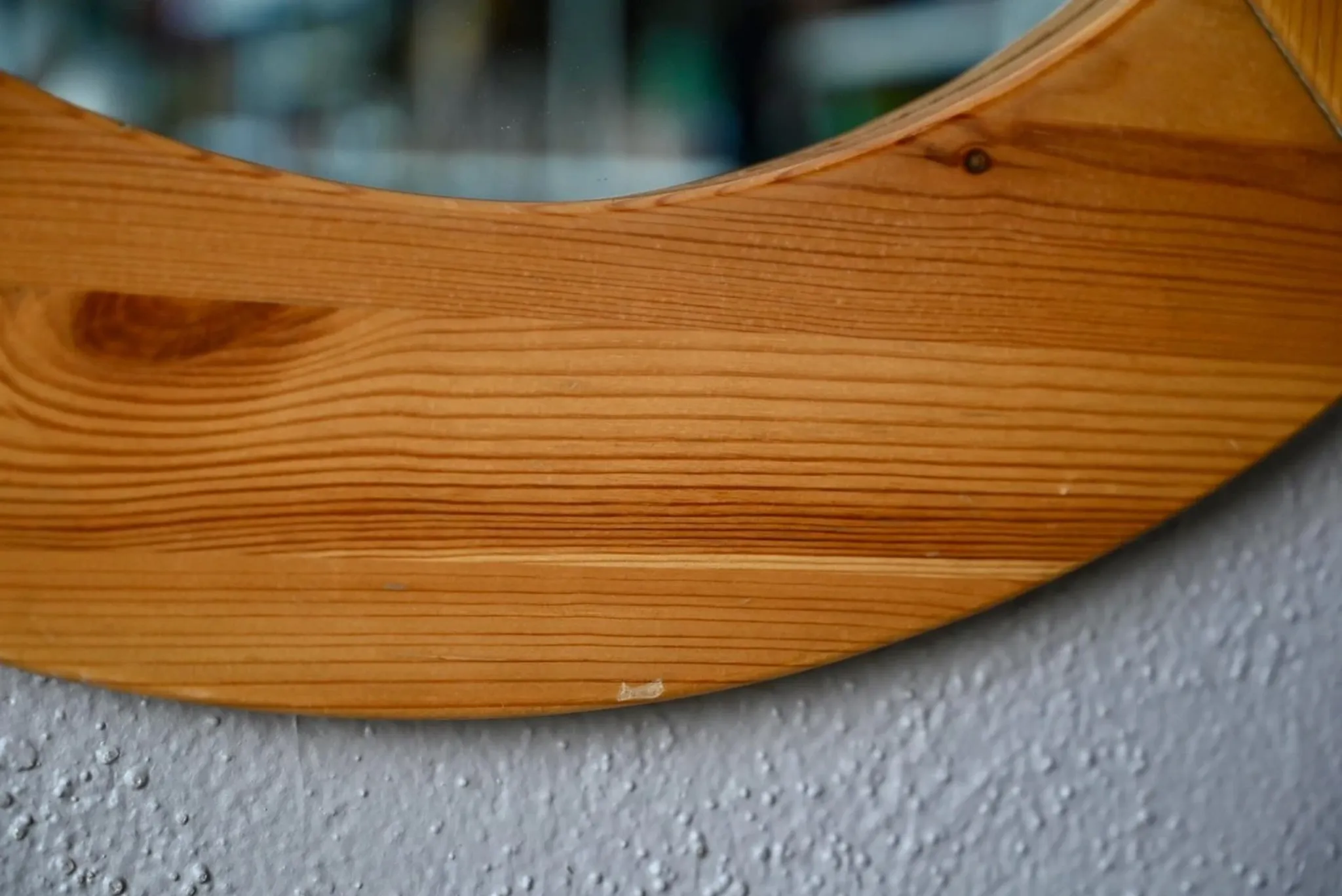 Vintage Scandinavian round wall mirror in solid pine from the 60s-70s.