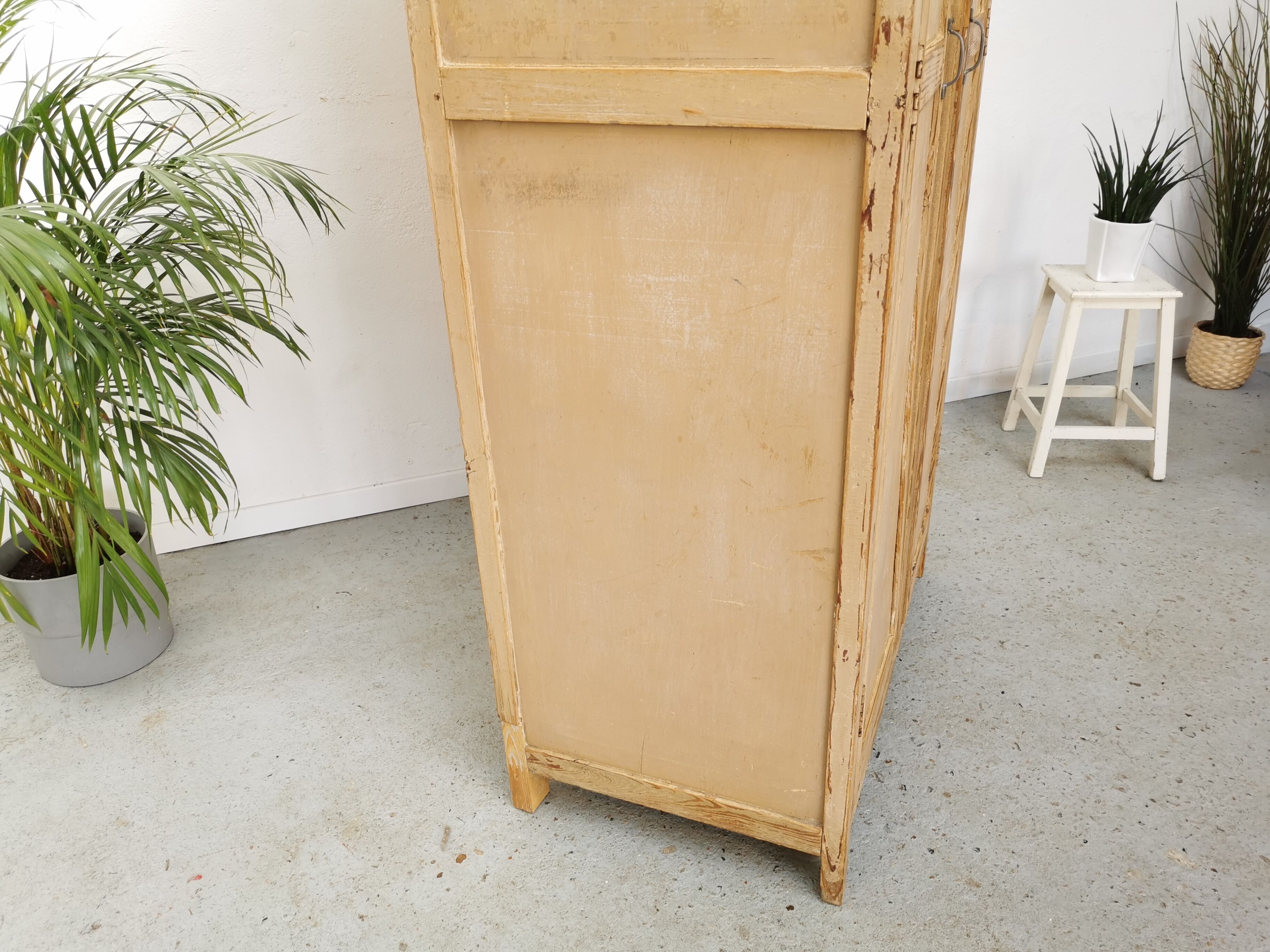 Armoire parisienne vintage