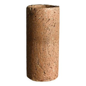 Petit vase en céramique brute, design minimaliste