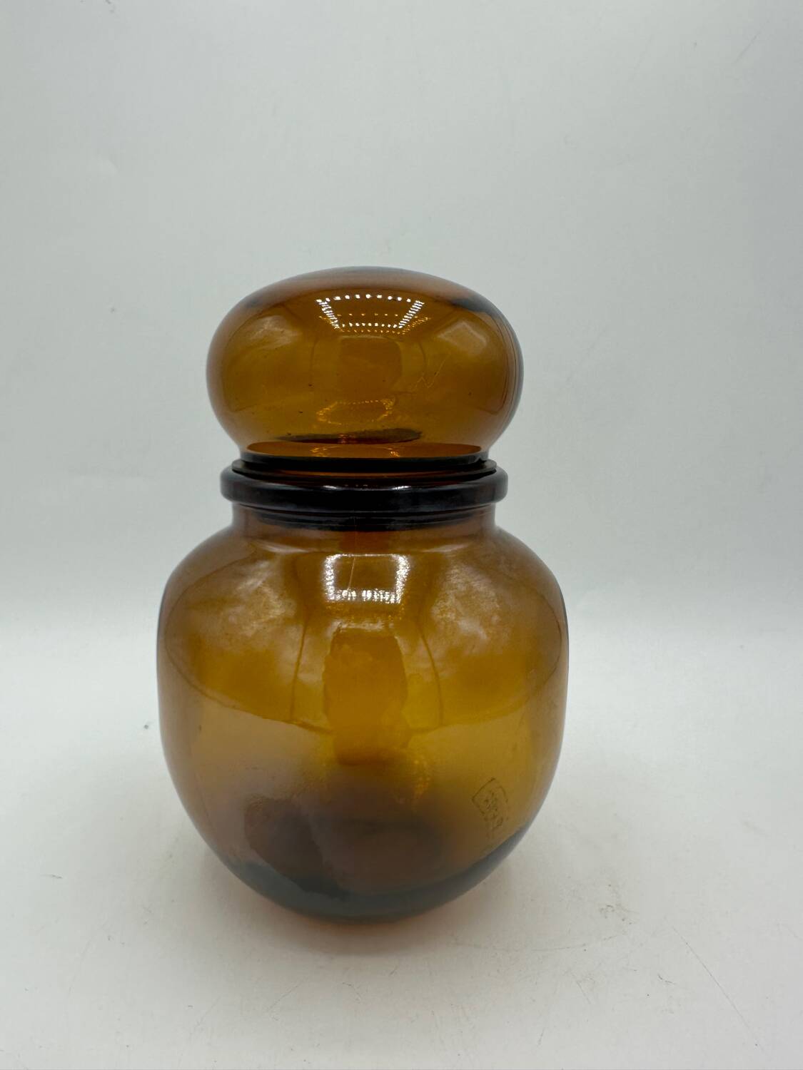 Apothecary jar Lever