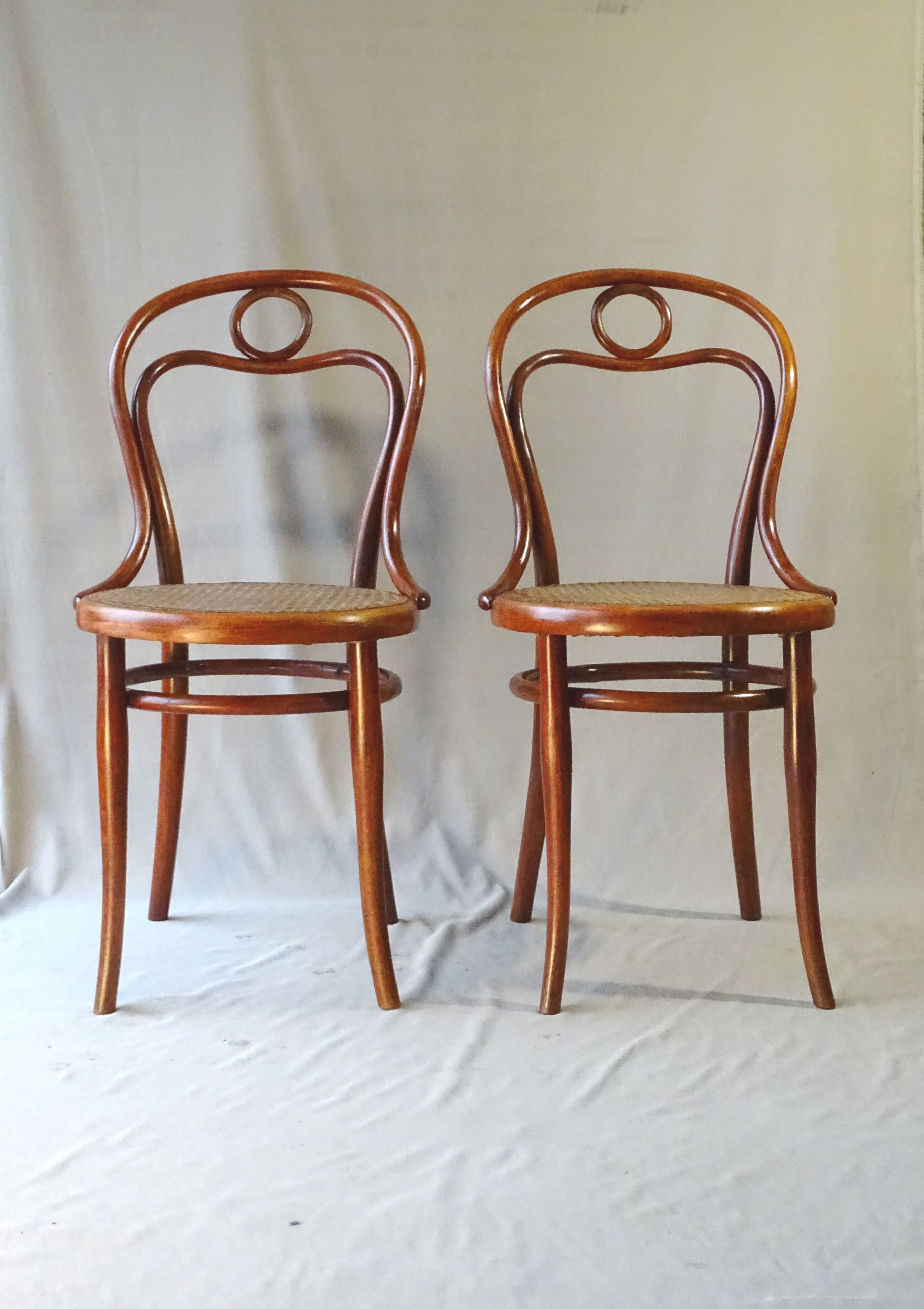 Set of 2 Thonet chairs N°31, 1885, antique cannages