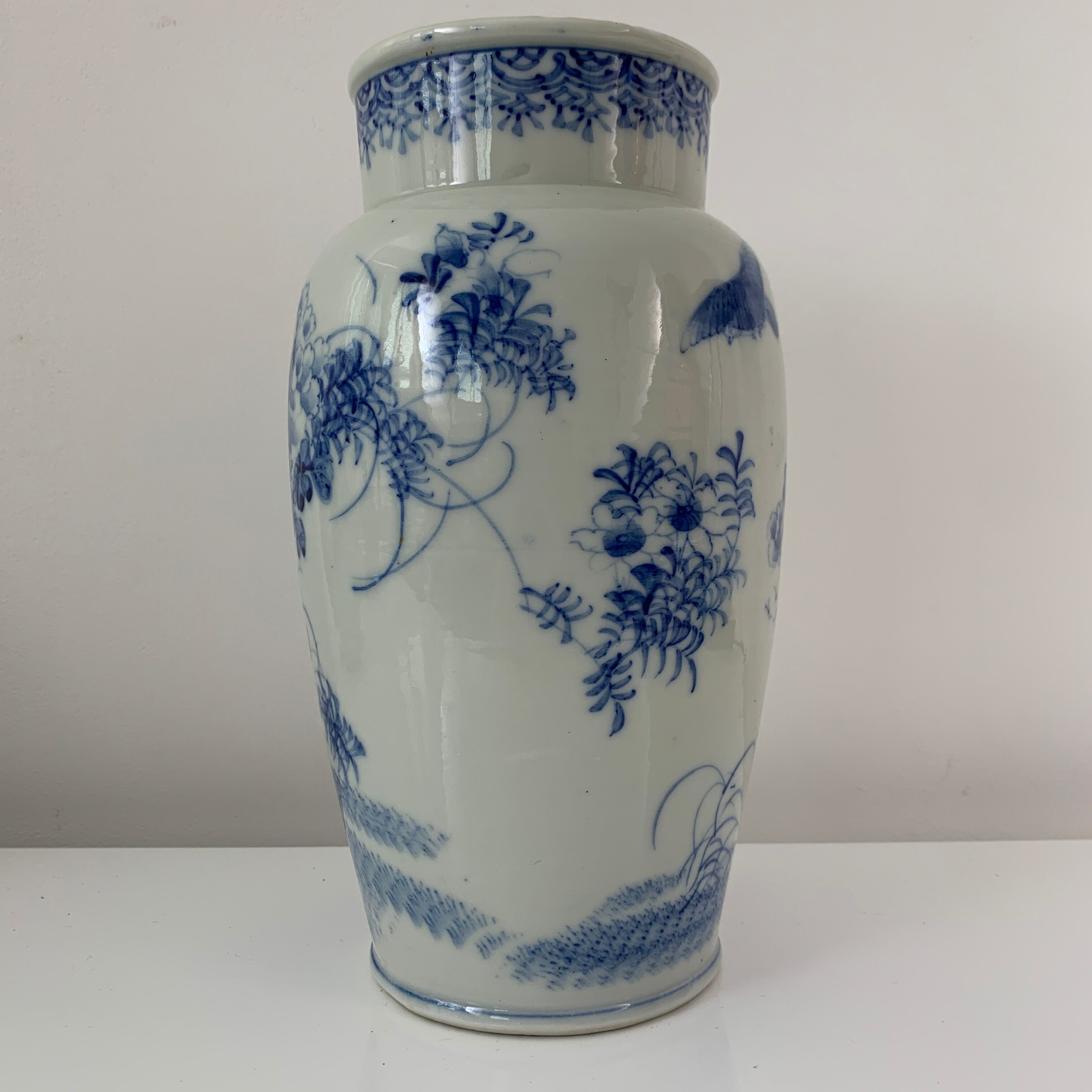 Porcelain vase White blue nineteenth Japan Meiji