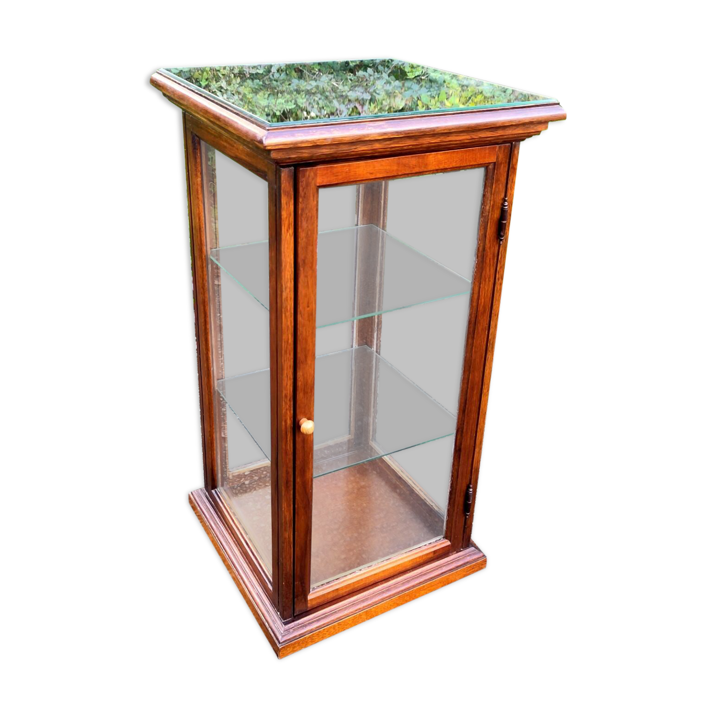 Showcase from the early 20th century.