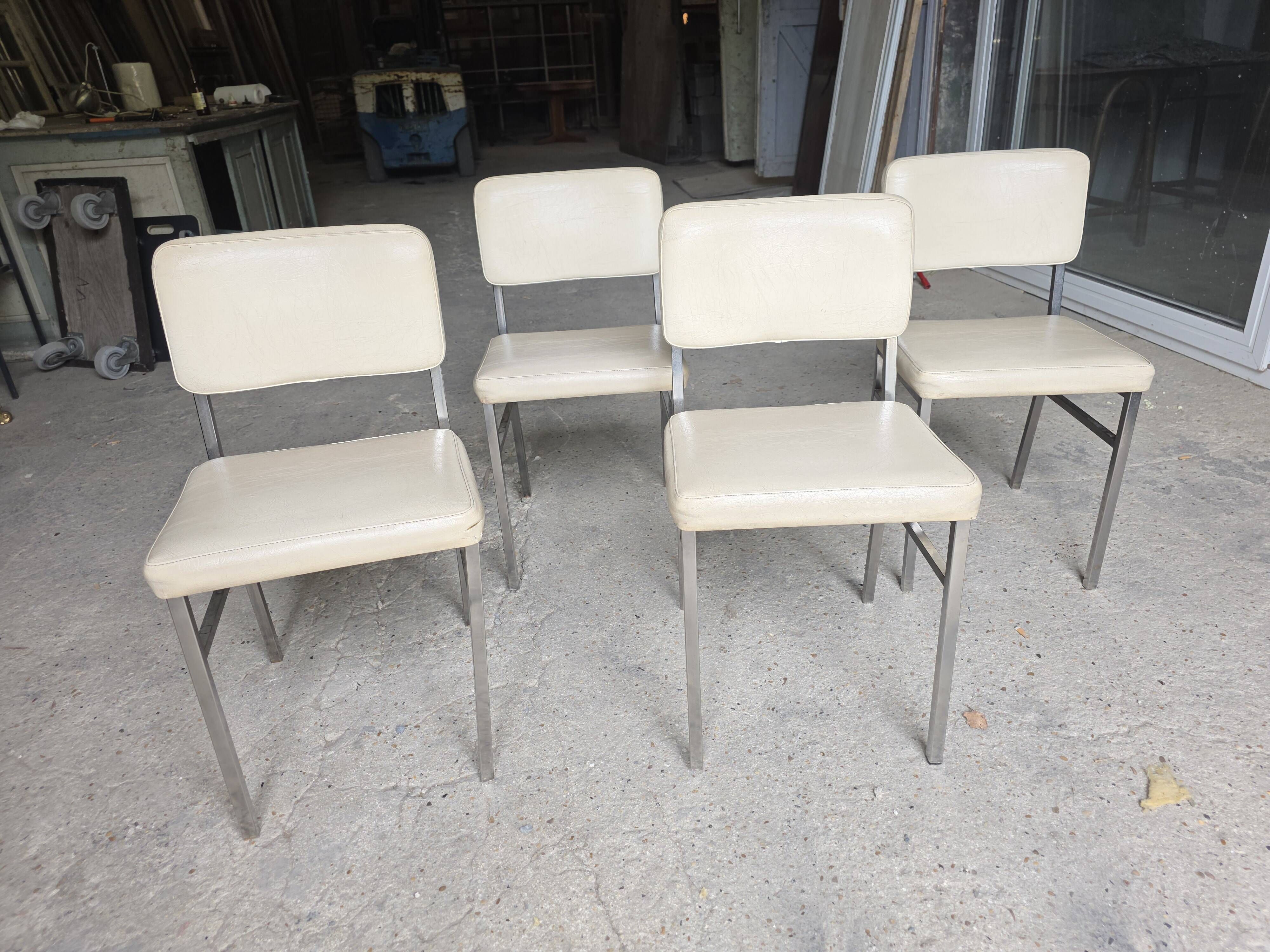 4 chrome metal chairs with faux leather from the 1970s.