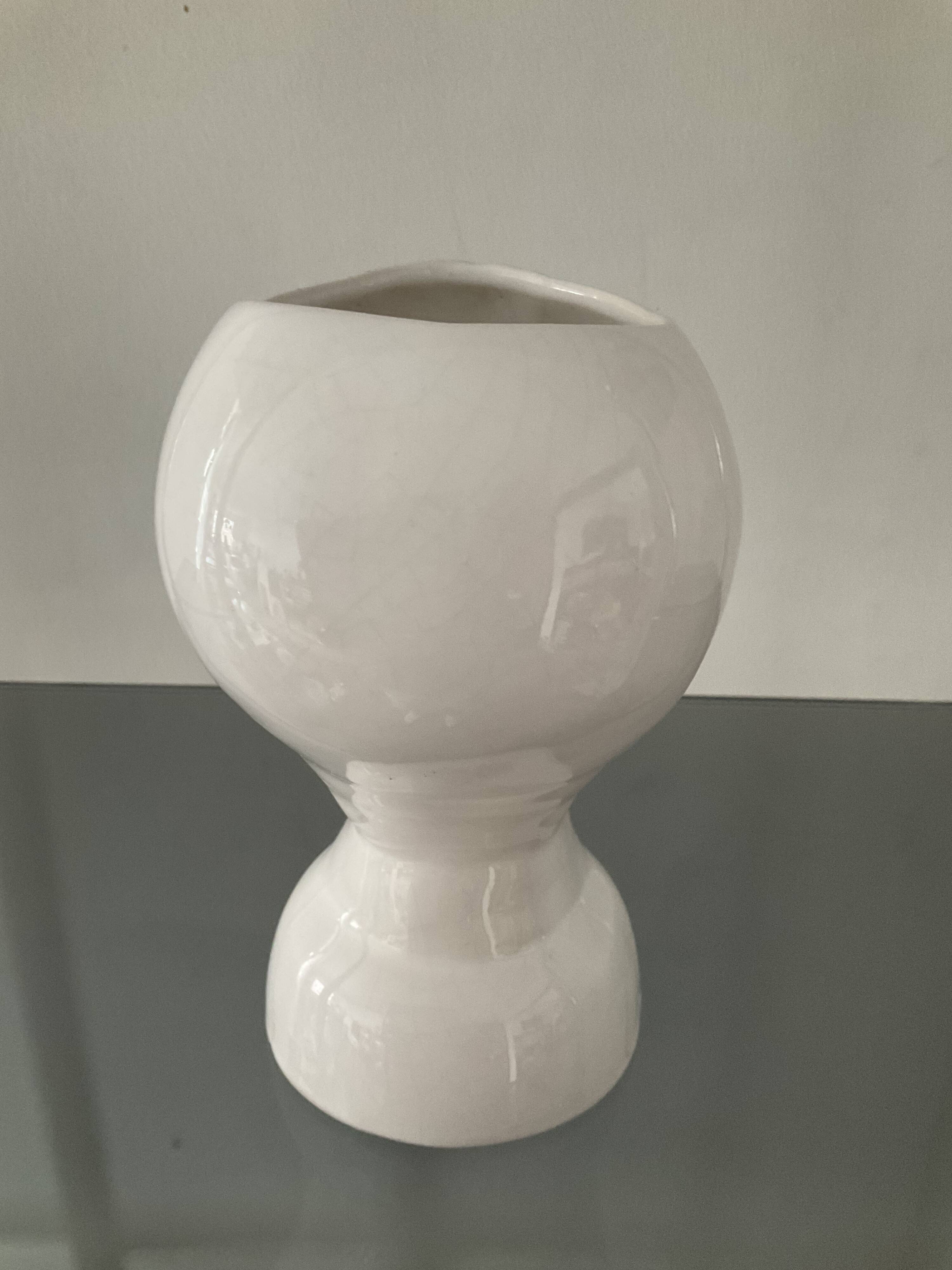 Vintage Cherubin porcelain vase