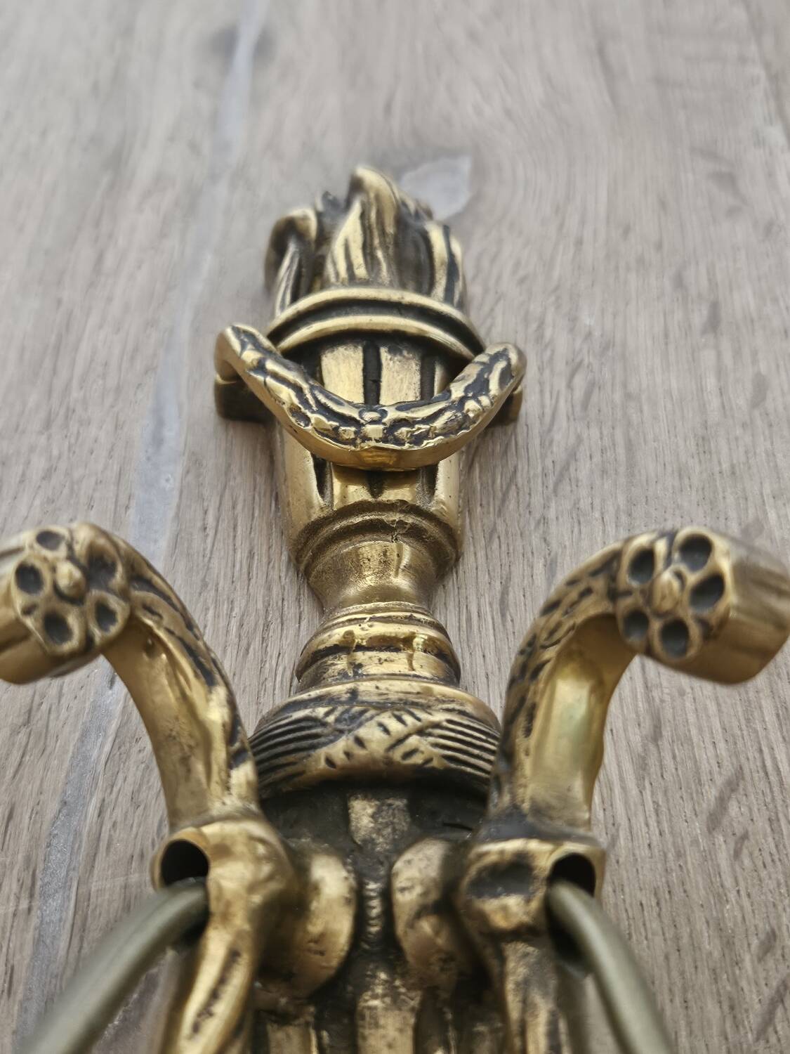 Rocaille style bronze wall lamp