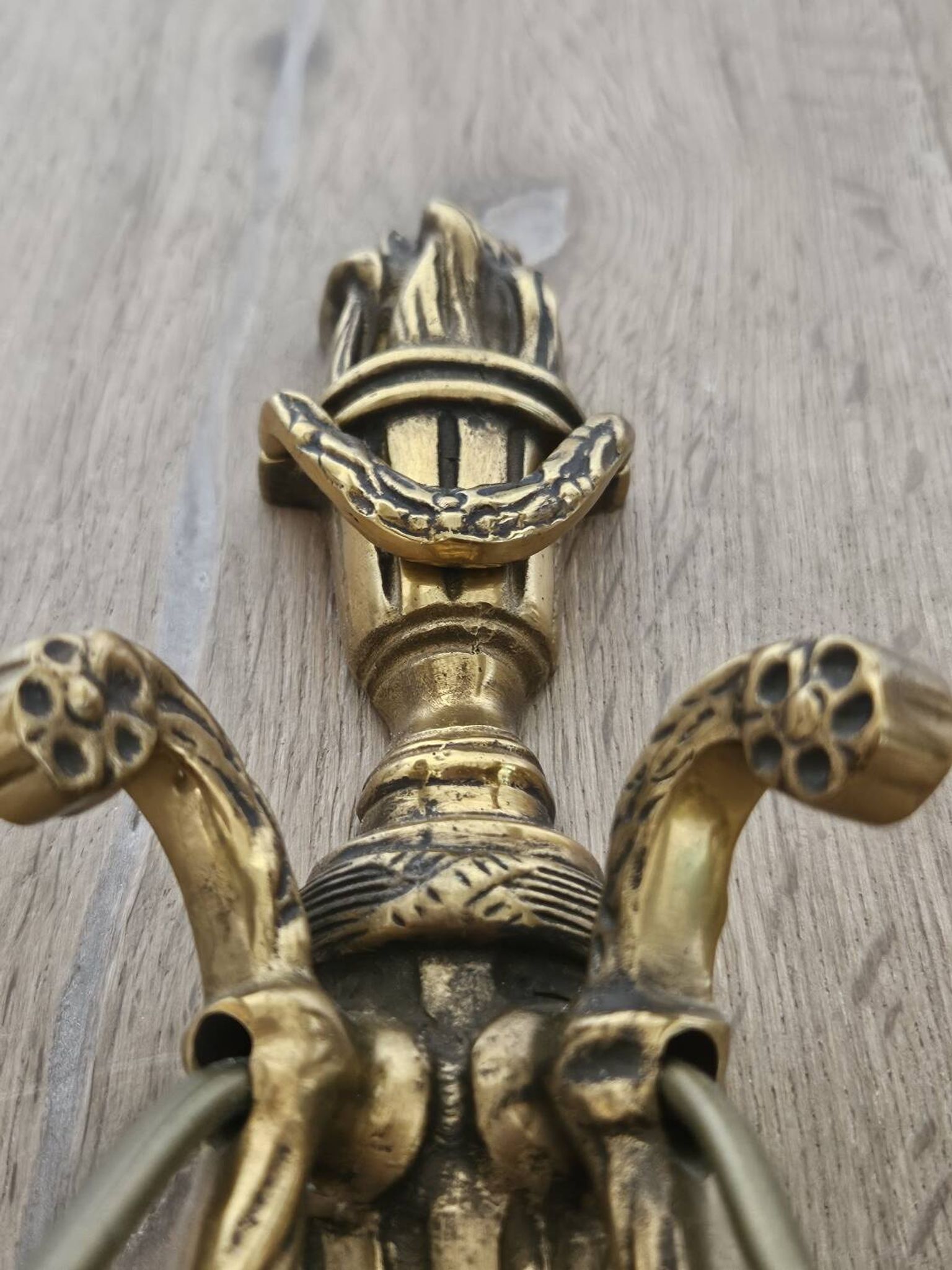 Rocaille style bronze wall lamp