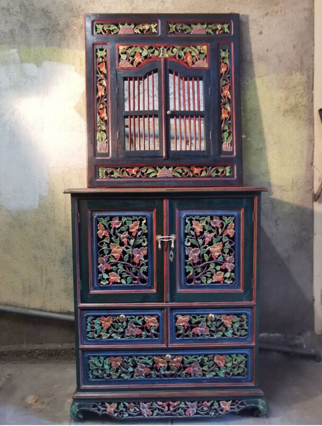Buffet avec miroir balinais sculptés