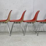 Ray & Charles Eames, édition Herman Miller, set de 4 chaises oranges. Circa 1960