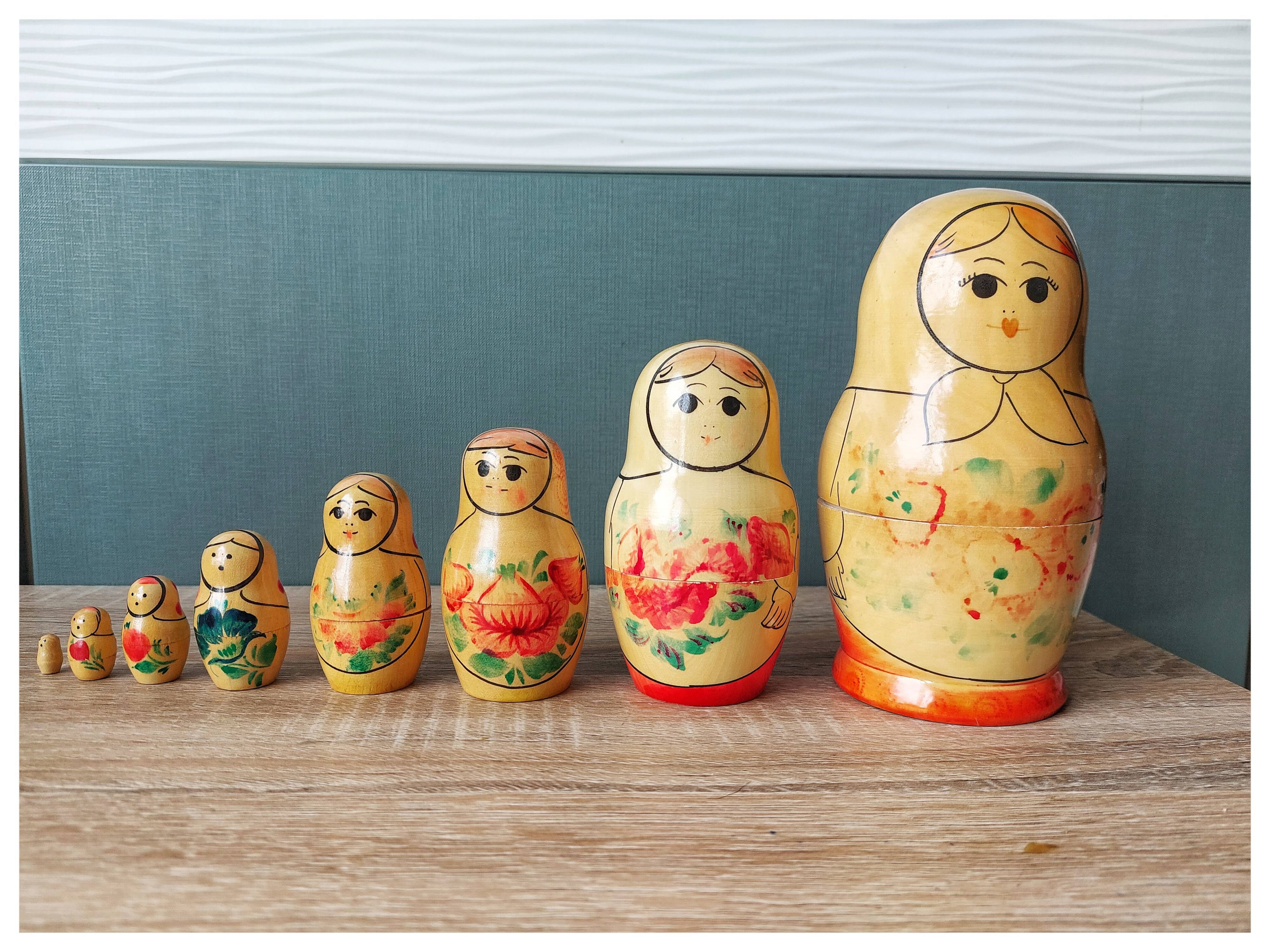 Serie 8 anciennes poupées russes