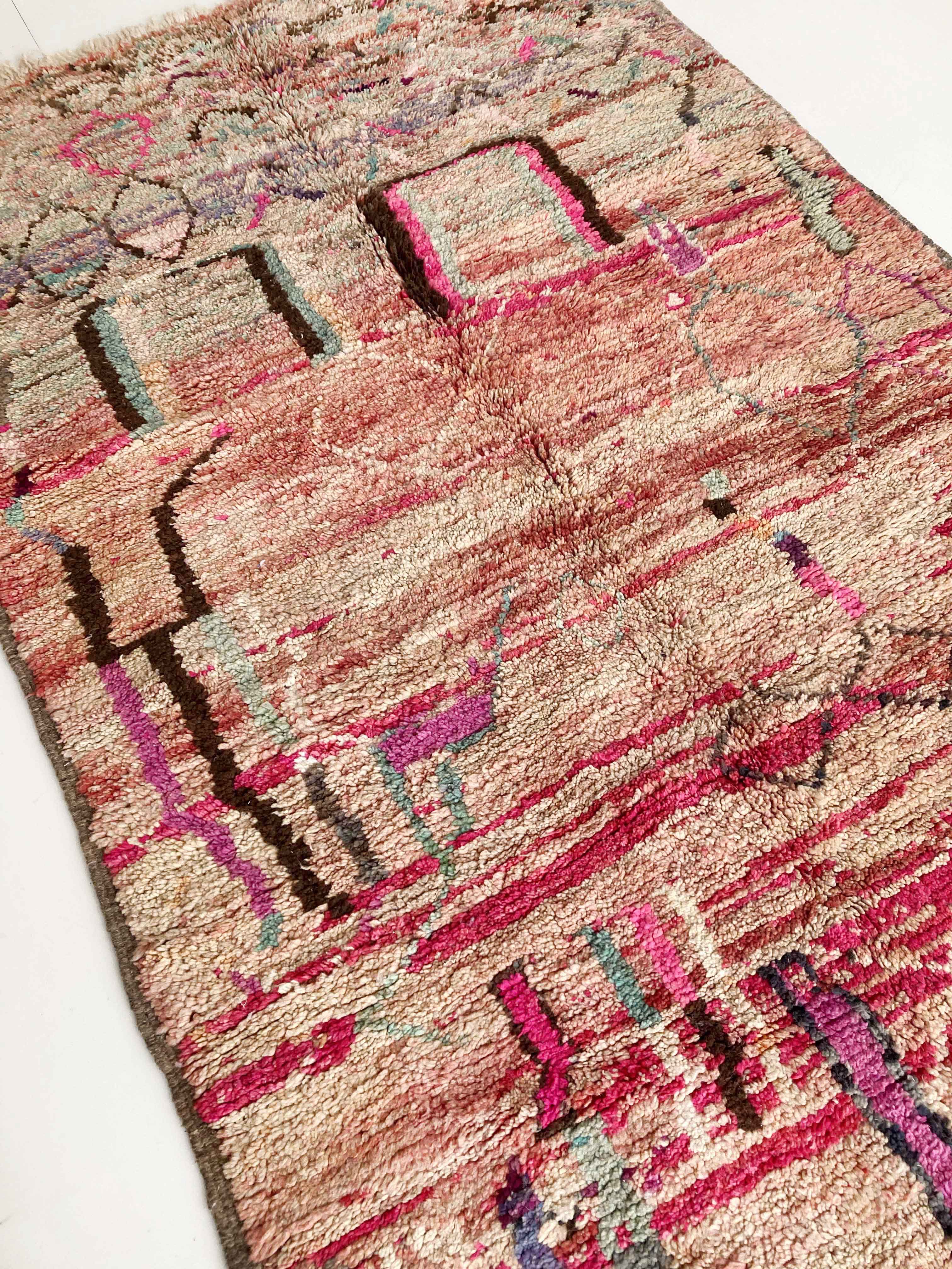 Berber rug Boujaad mottled with colorful patterns 264x157cm